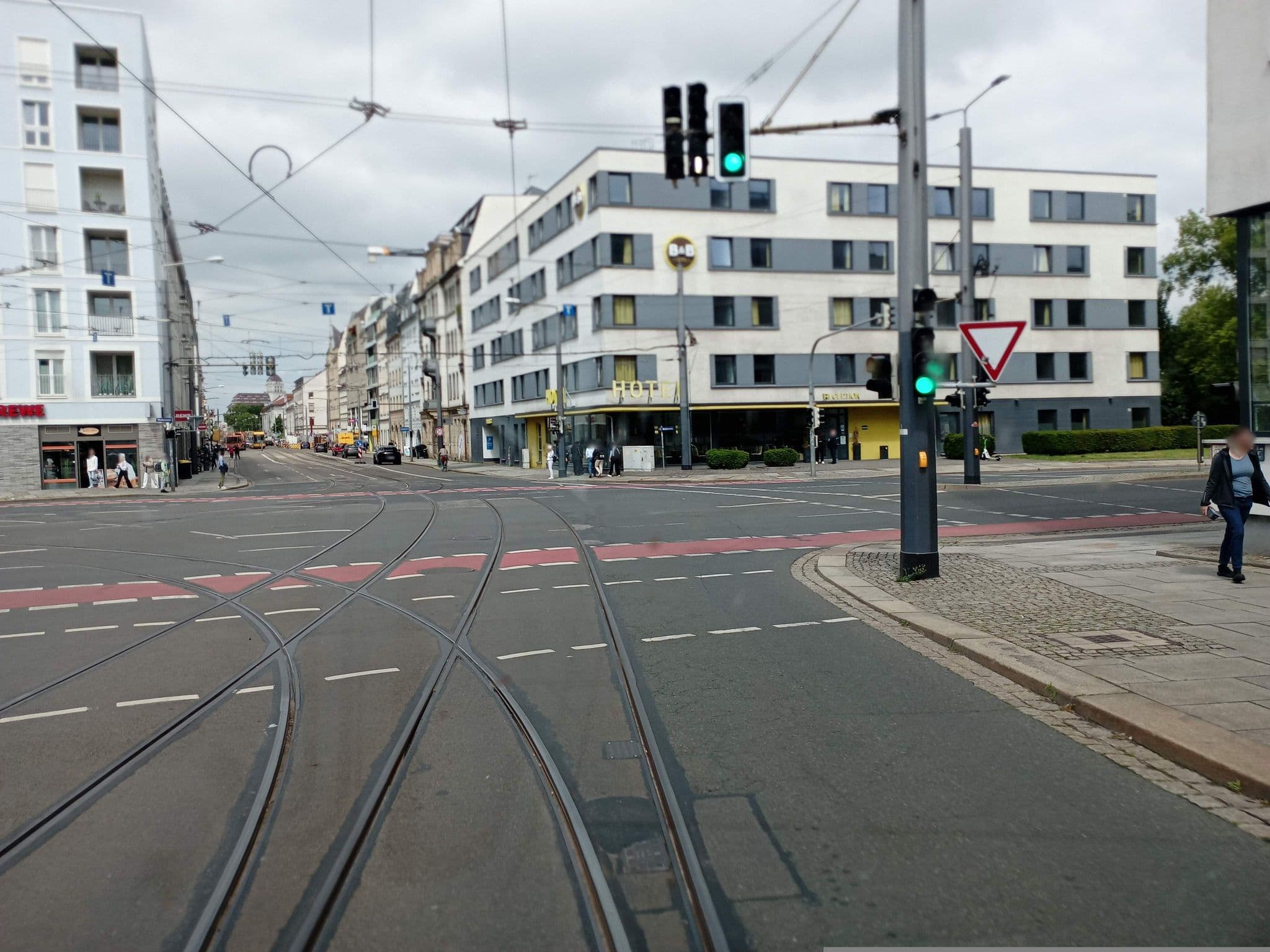 Street view near Leonardo Hotel Dresden Altstadt, Dresden — © atze02 (CC BY-SA · Mapillary)