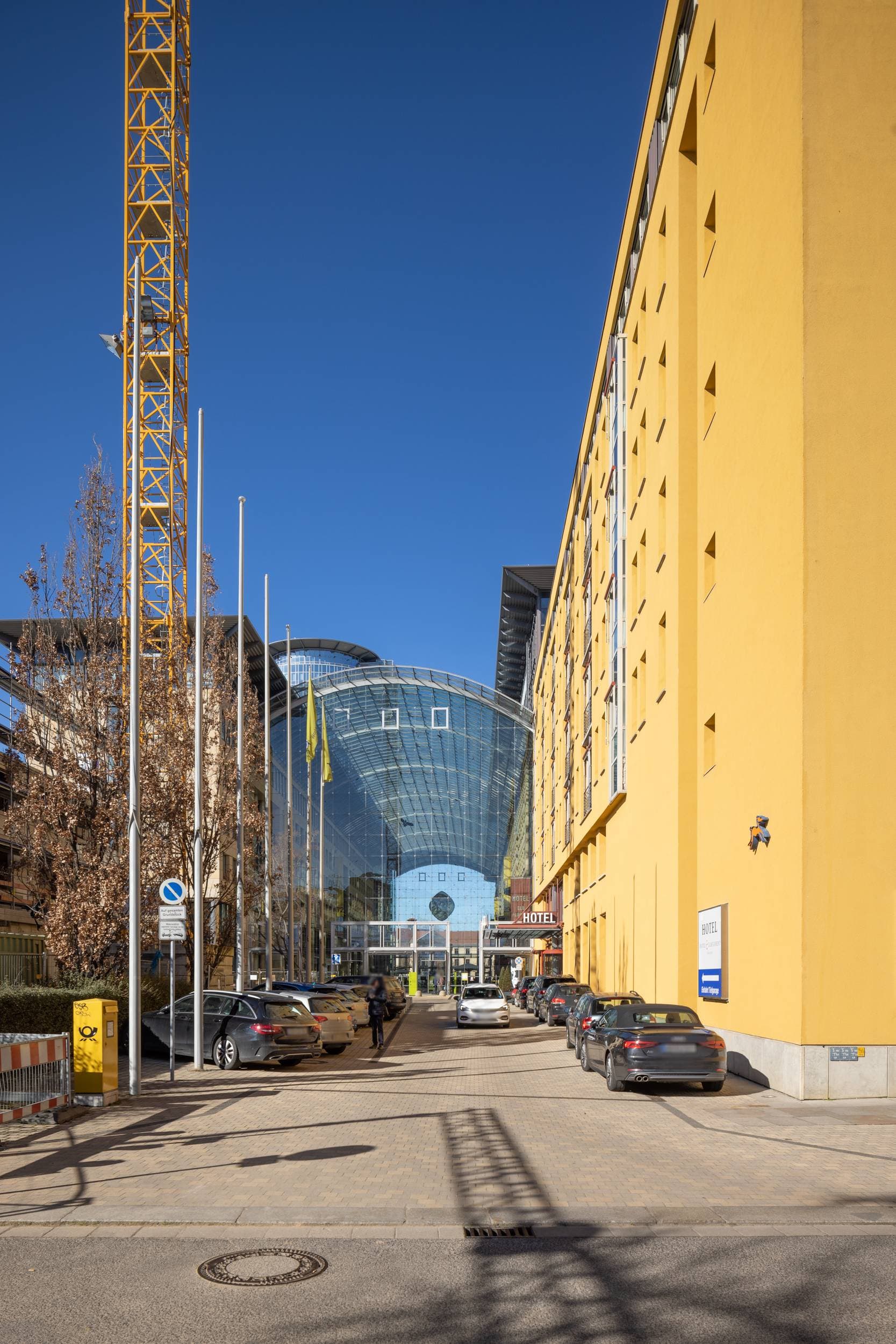 Hotel Elbflorenz Dresden (via Wikimedia Commons, CC BY-SA 4.0)