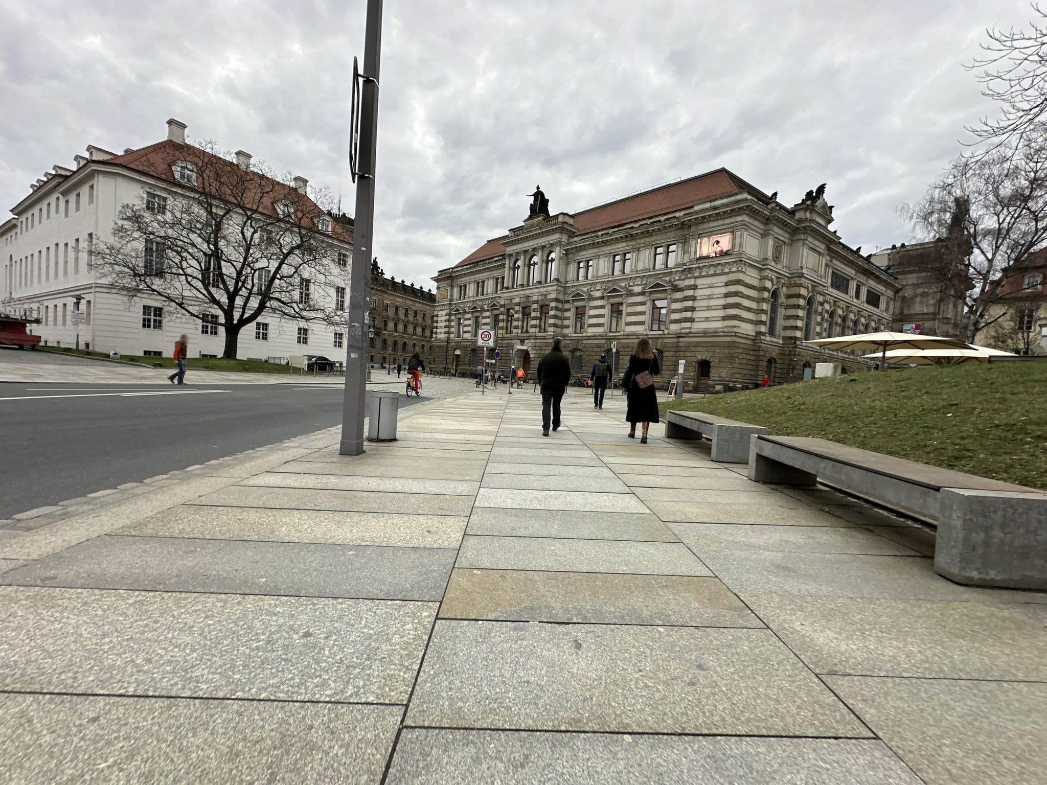 Street view near Hofgärtnerhaus der Ev.-ref. Gemeinde zu Dresden, Dresden — © quickness805 (CC BY-SA · Mapillary)