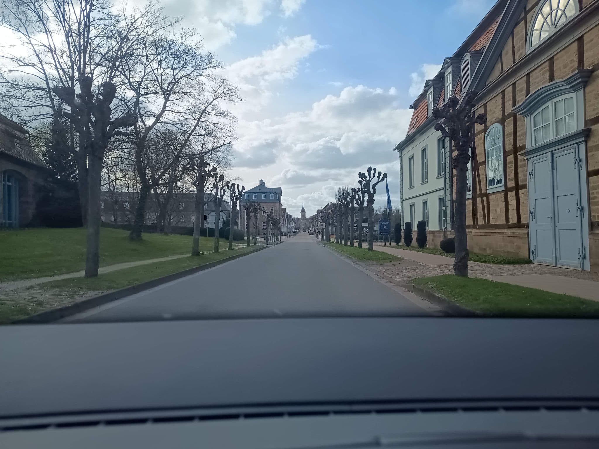 Street view near Hotel Residenzschloss Arolsen Betriebsgesellschaft mbH, Bad Arolsen — © zuse (CC BY-SA · Mapillary)