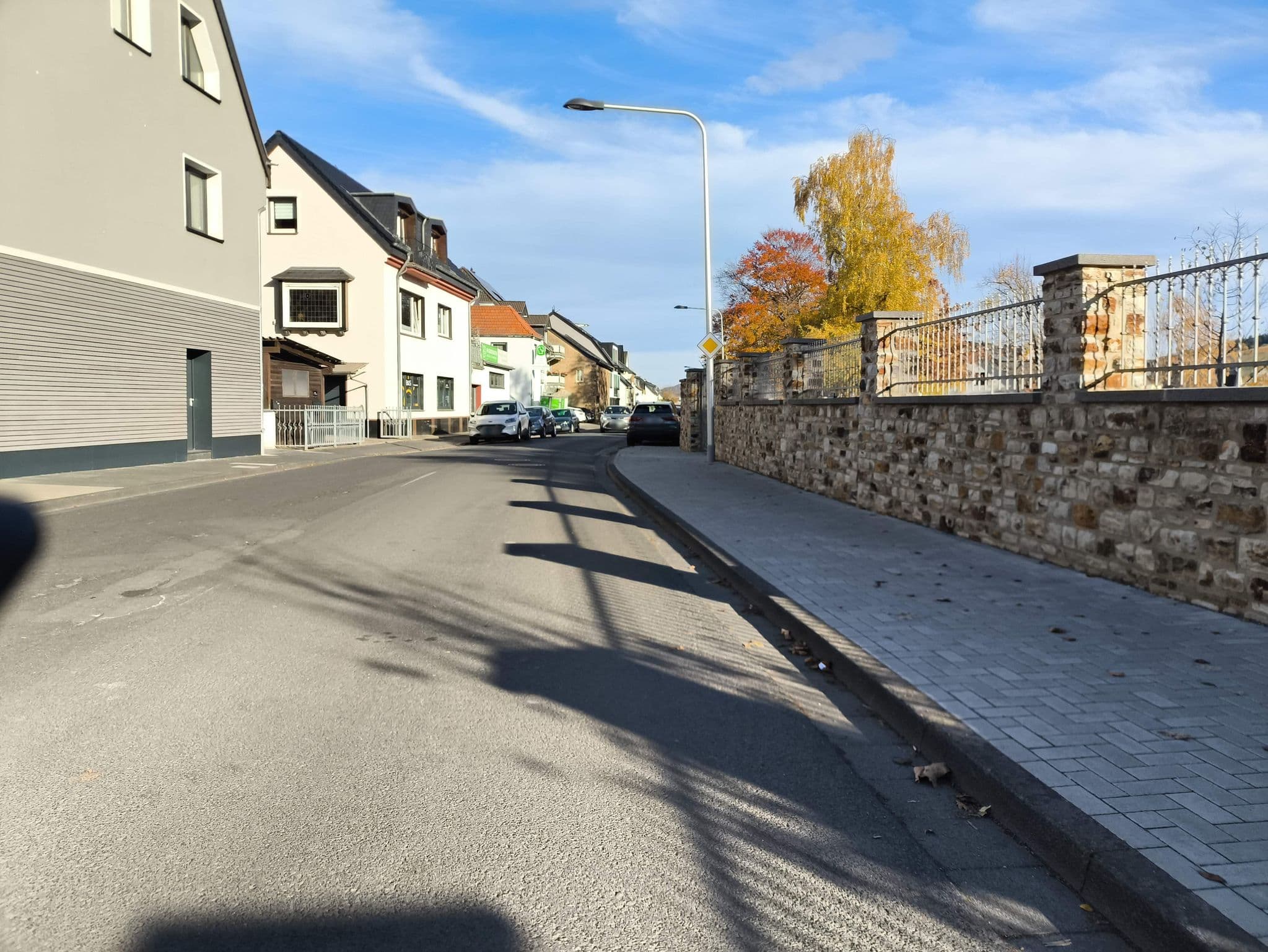 Street view near Der Schützenhof, Bad Neuenahr-Ahrweiler — © wolly79 (CC BY-SA · Mapillary)