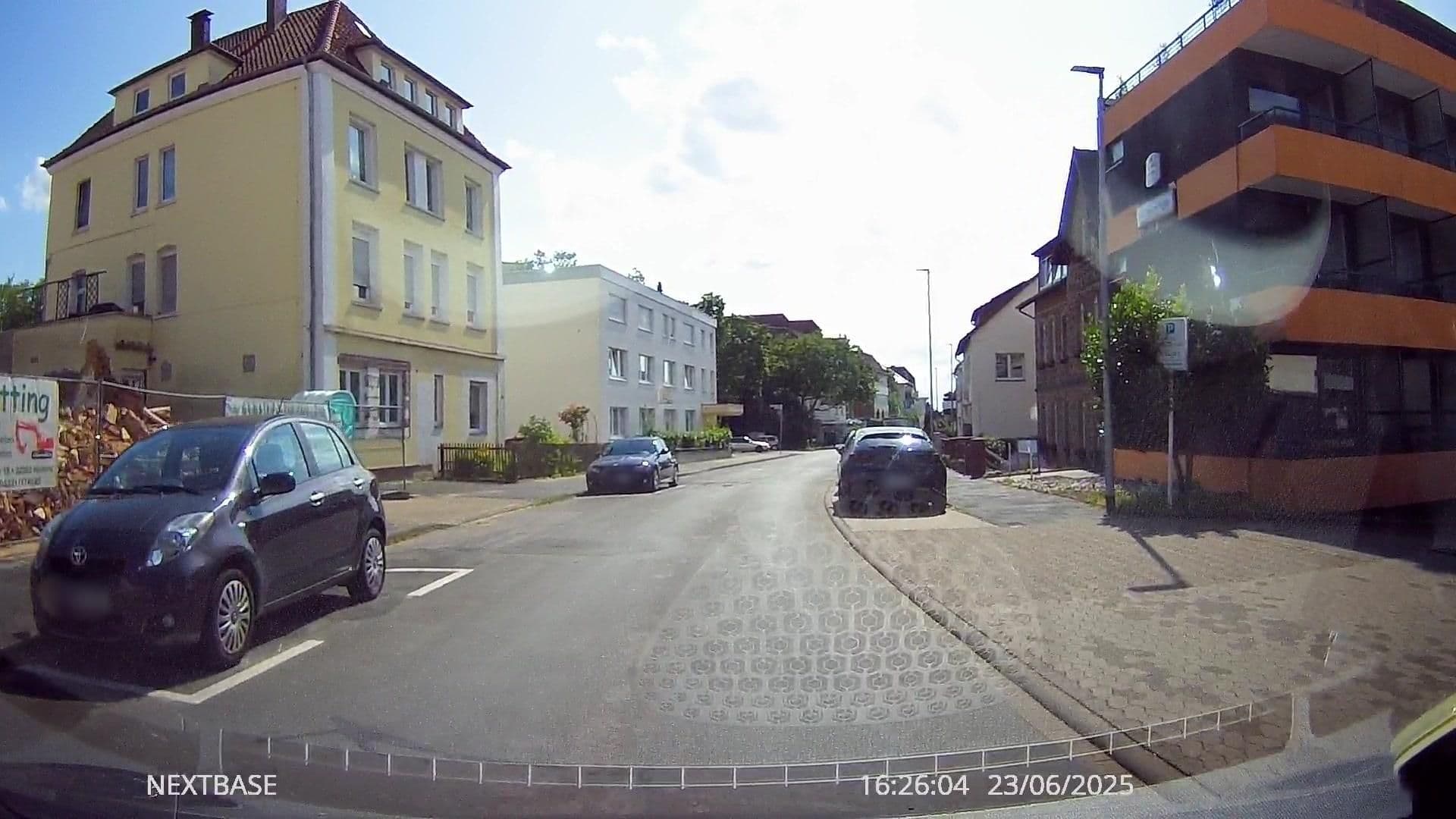 Street view near Hotel-Pension Hages, Bad Salzuflen — © derlipper (CC BY-SA · Mapillary)