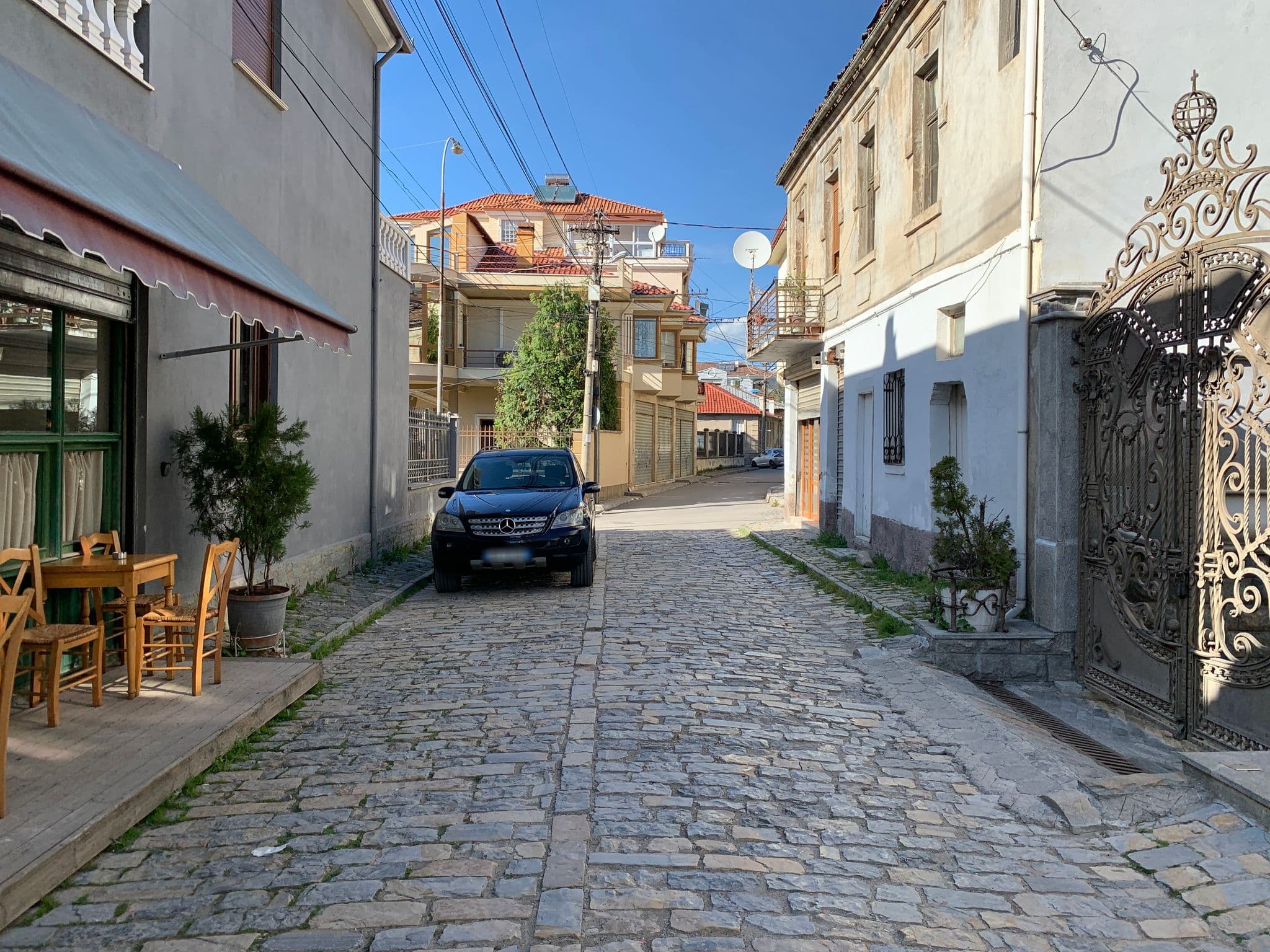 Street view near Le Fouquet Boutique Hotel, Korçë — © vrinek (CC BY-SA · Mapillary)
