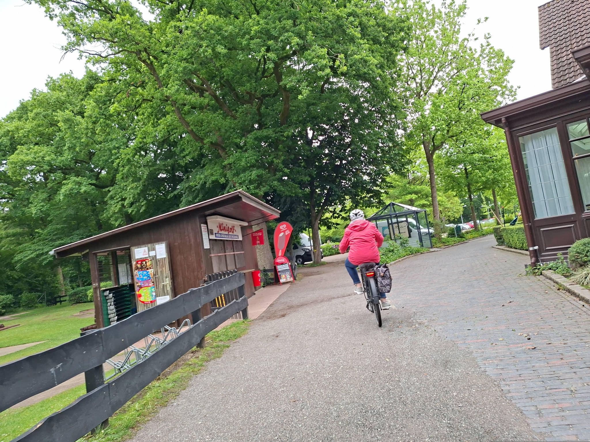 Street view near Romantik Hotel Jagdhaus Eiden am See, Bad Zwischenahn — © huna (CC BY-SA · Mapillary)