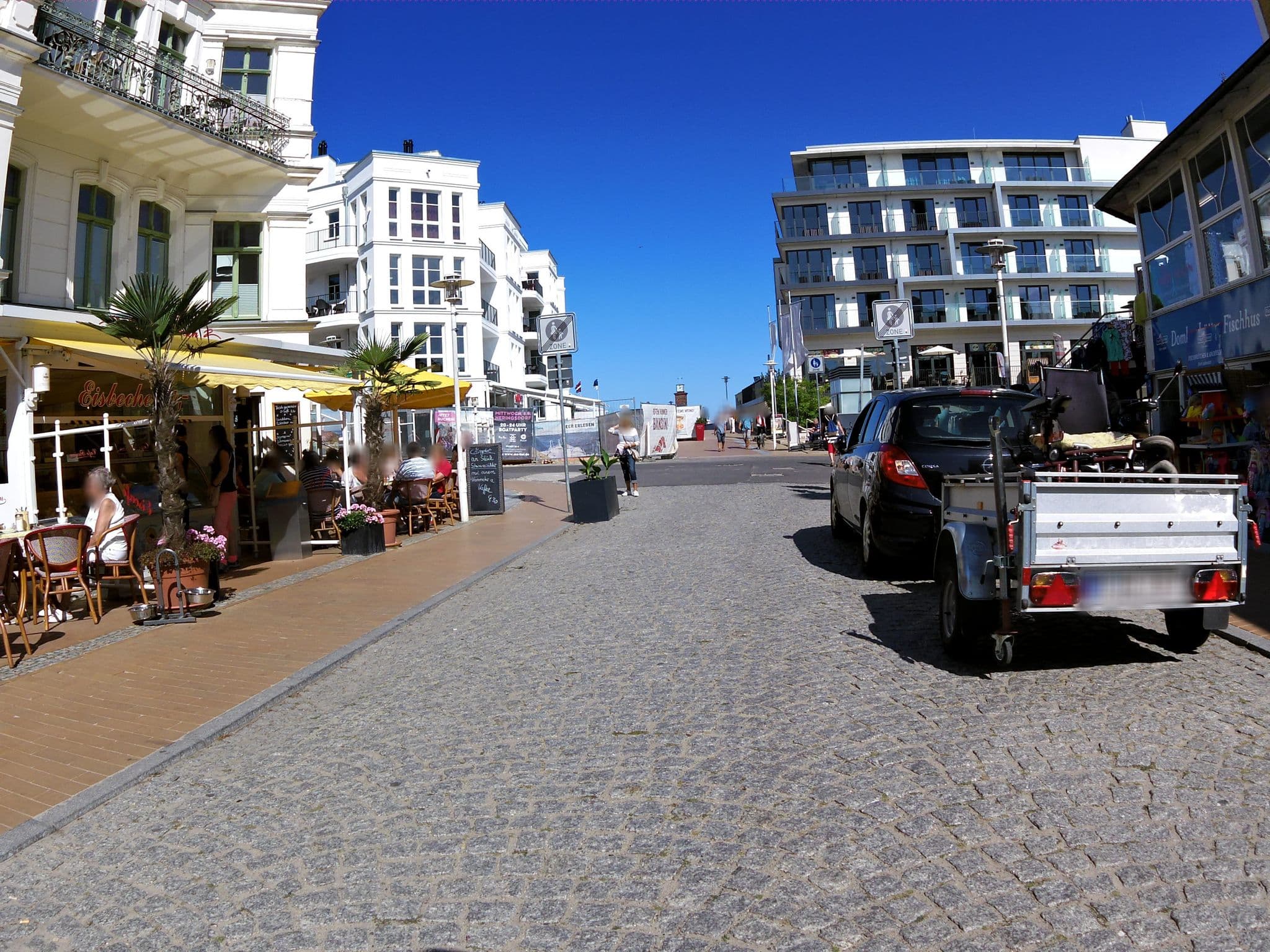 Street view near Hotel Meereseck Bansin, Bansin — © zoegglmeyr (CC BY-SA · Mapillary)
