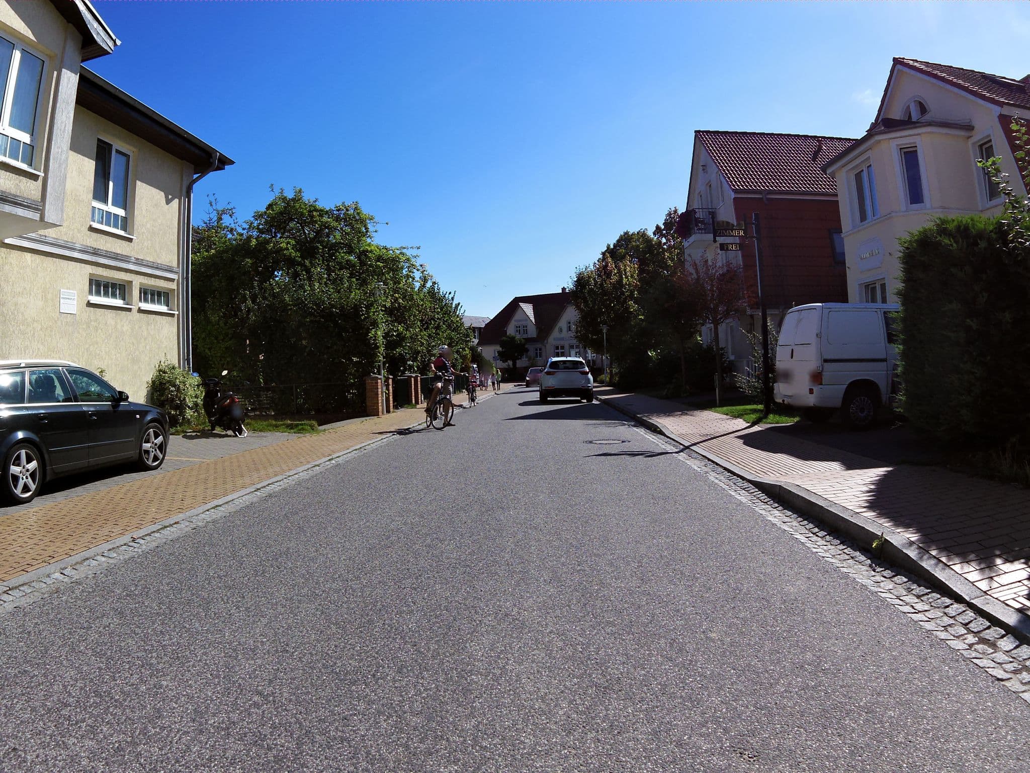 Street view near Pension Heimchen auf Usedom, Bansin — © zoegglmeyr (CC BY-SA · Mapillary)