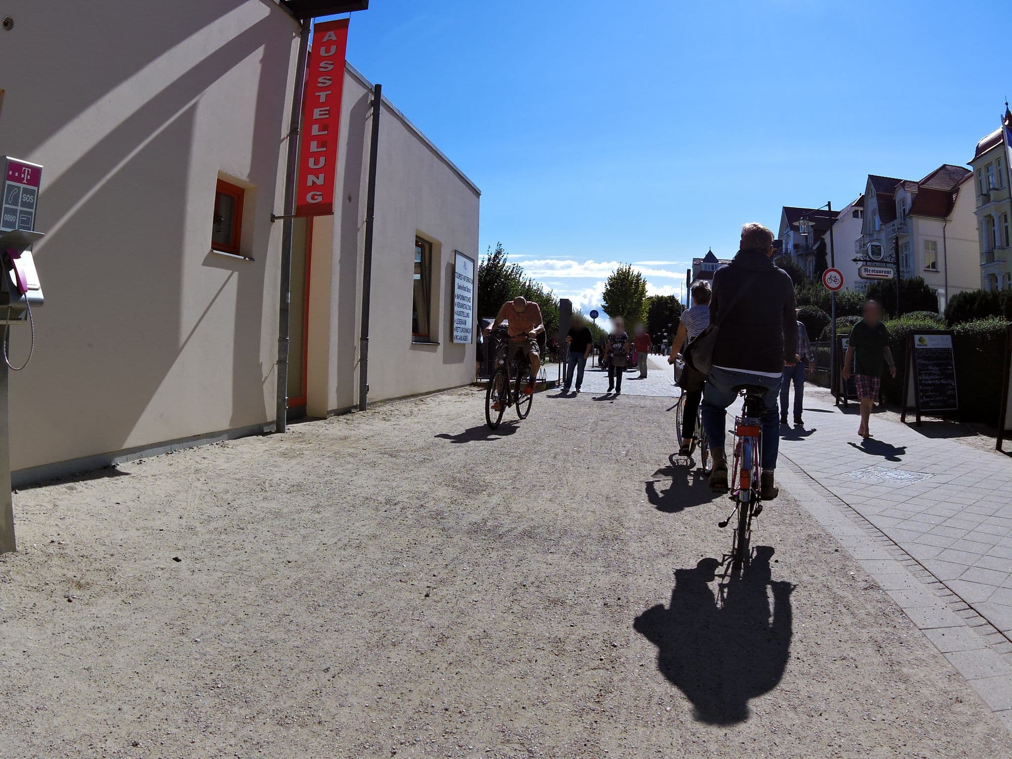 Street view near Hotel/Pension Dünenschloß, Bansin — © zoegglmeyr (CC BY-SA · Mapillary)
