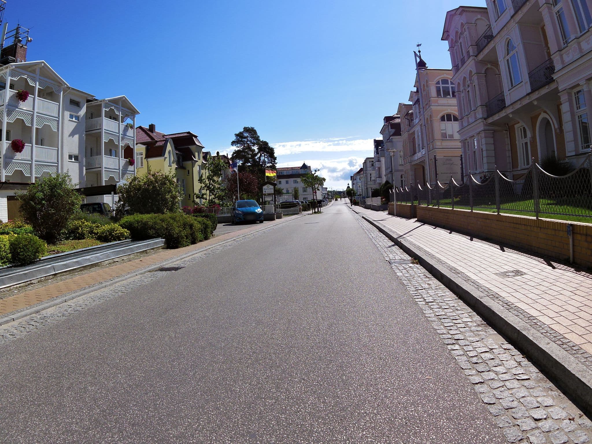Street view near Seetel Residenz Sommerfreude, Bansin — © zoegglmeyr (CC BY-SA · Mapillary)