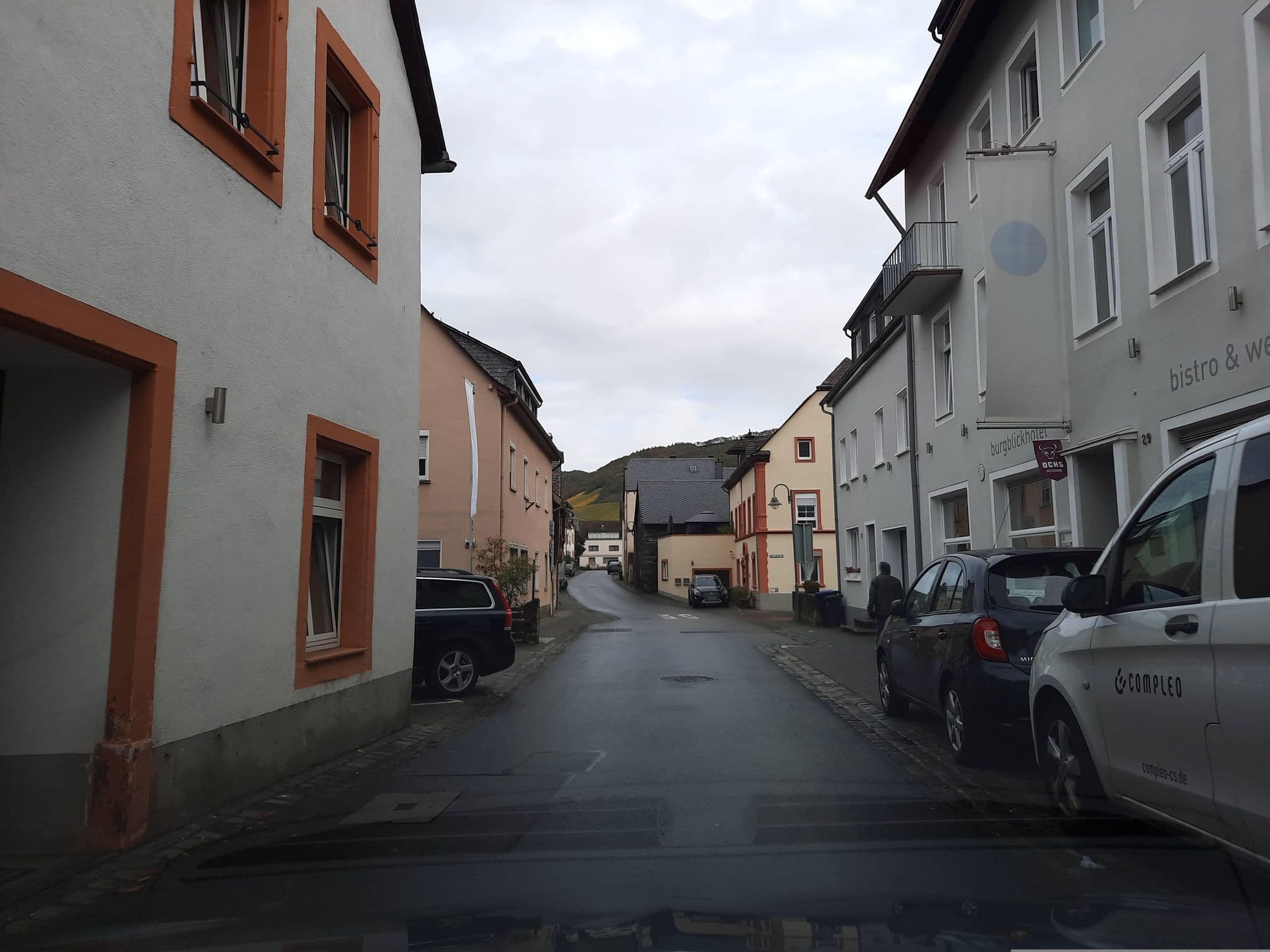 Street view near burgblickhotel Bernkastel-Kues, Bernkastel-Kues — © Lowiekse (CC BY-SA · Mapillary)