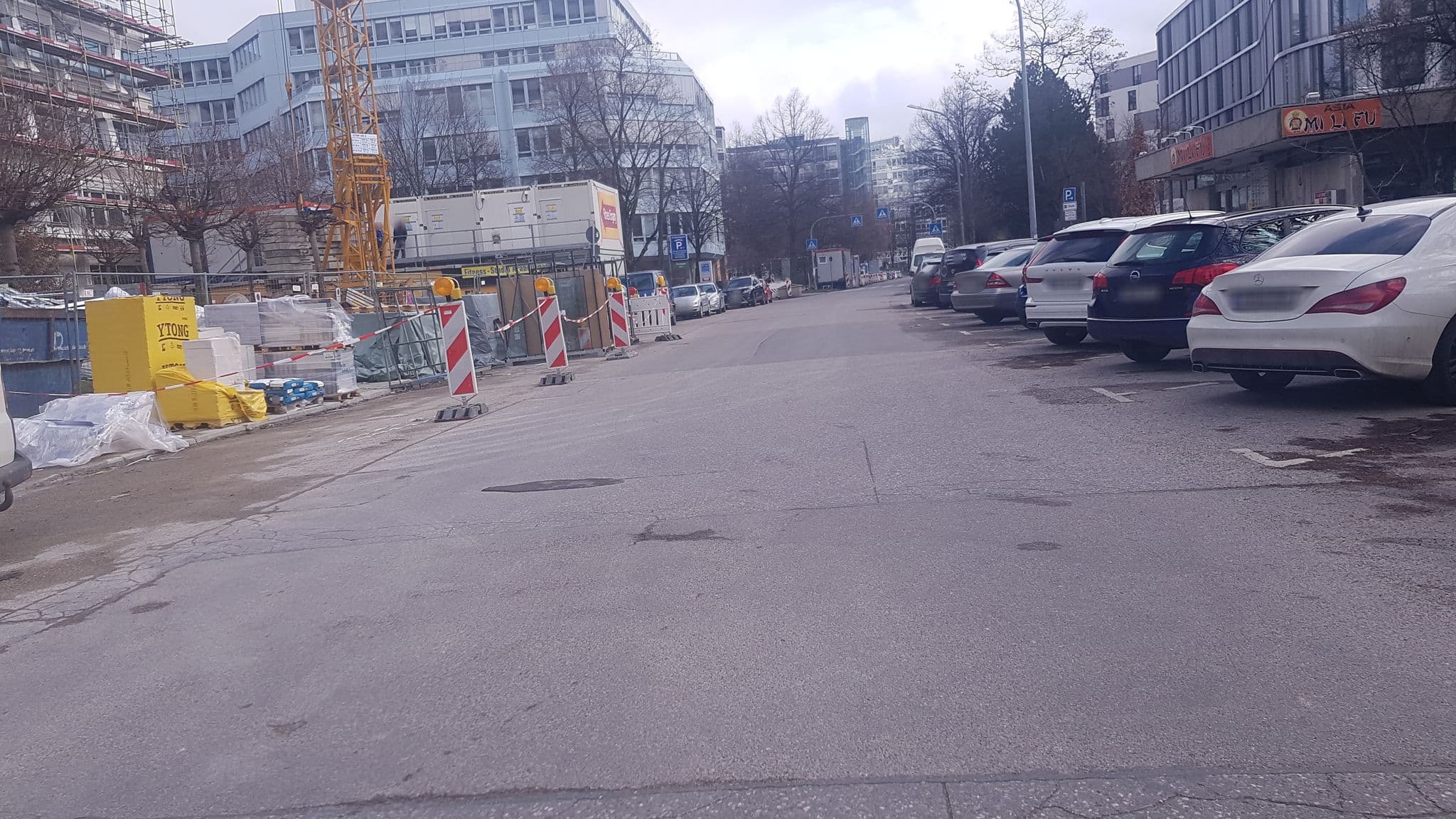 Street view near Arabella Hotel Betriebs GmbH, Bogenhausen — © thomas_munichways (CC BY-SA · Mapillary)