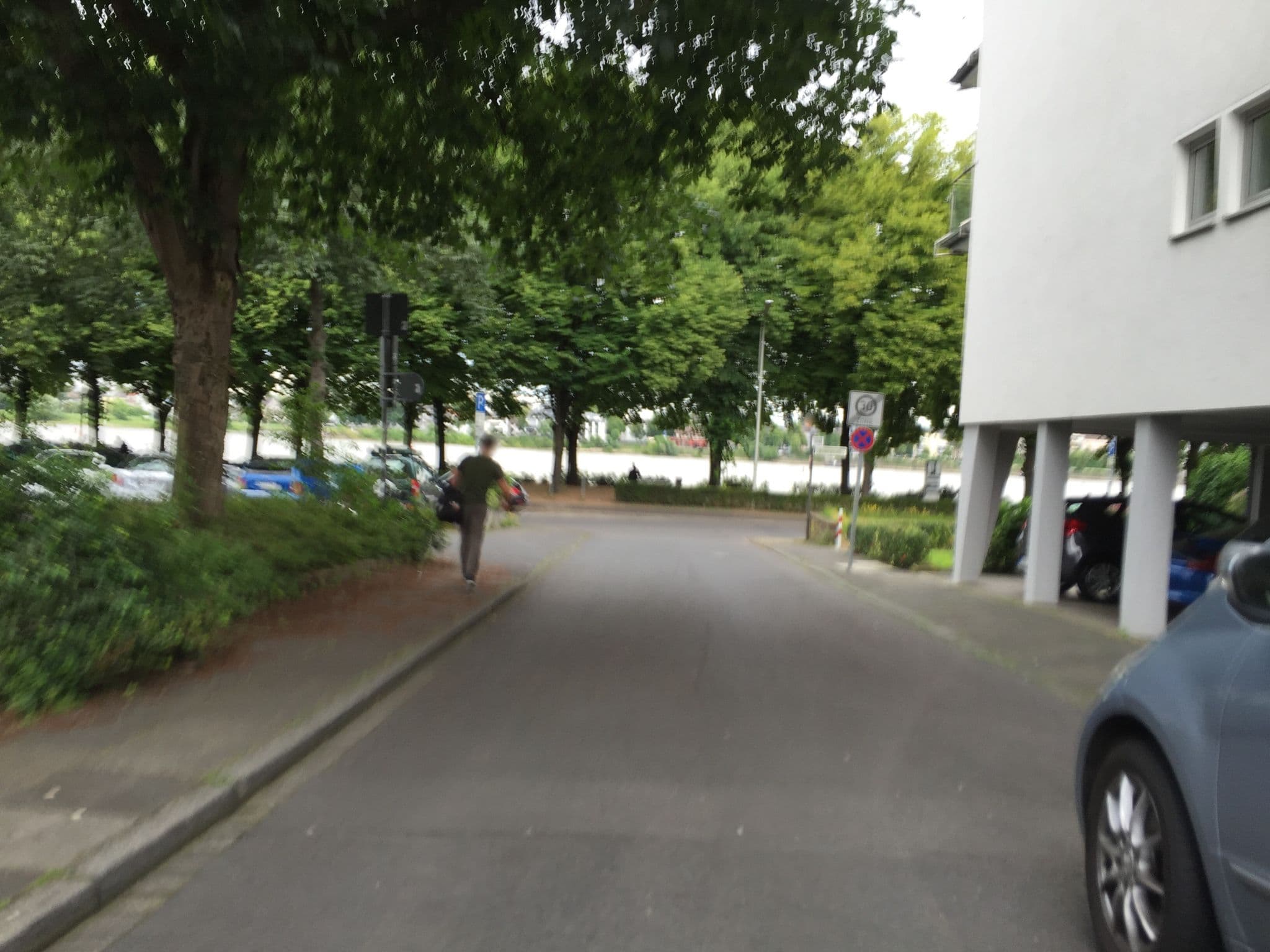 Street view near Prize by Radisson, Bonn City, Bonn — © thomasrosen (CC BY-SA · Mapillary)