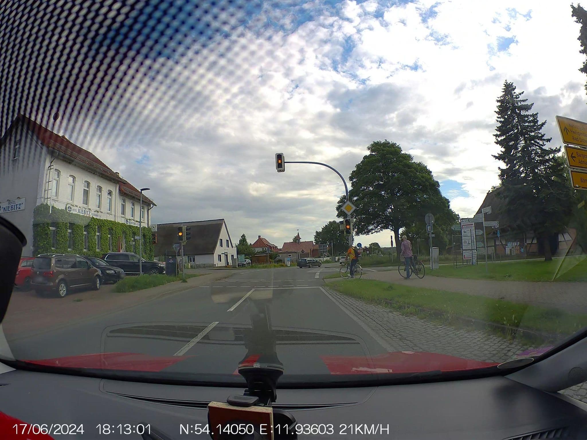 Street view near Hotel Kiebitz an der Ostsee, Börgerende-Rethwisch — © AR88 (CC BY-SA · Mapillary)