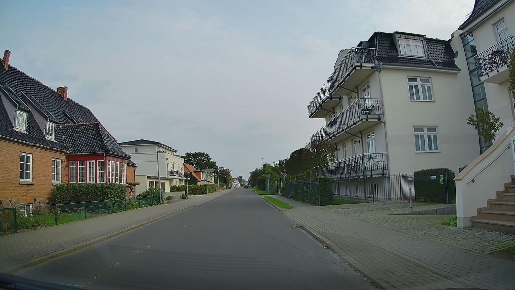 Street view near Strandschloß Arielle, Börgerende-Rethwisch — © hendel (CC BY-SA · Mapillary)