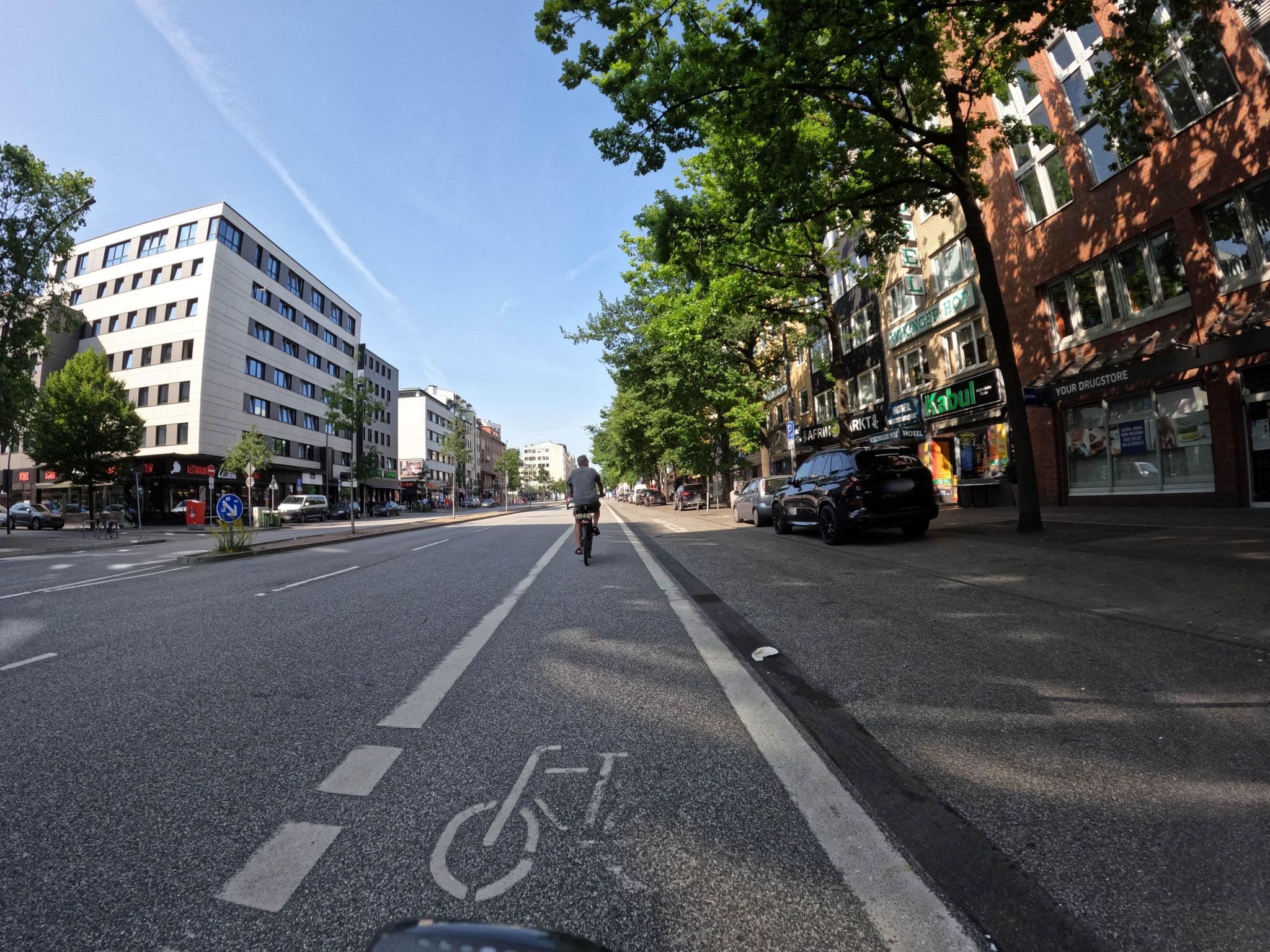 Street view near Hotel Wikinger Hof, St. Georg — © mjay (CC BY-SA · Mapillary)