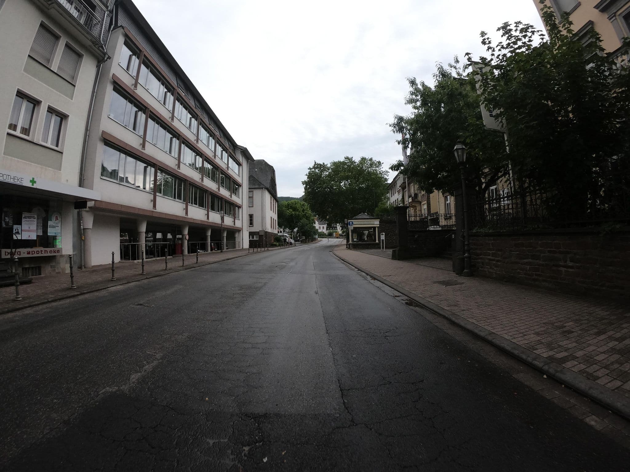 Street view near Weingutsmuseum Winfried u. Andreas Stein, Cochem — © joostjakob (CC BY-SA · Mapillary)