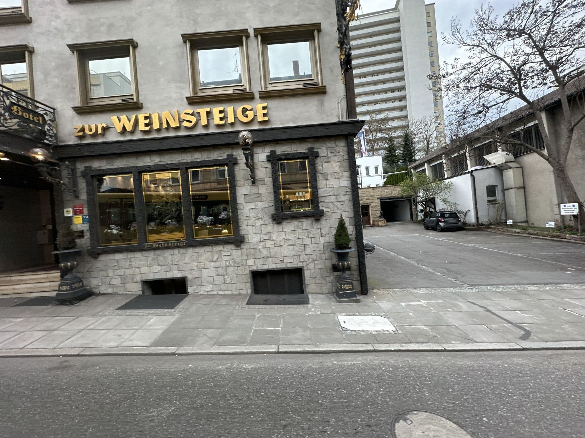 Street view near ZUR WEINSTEIGE - Hotel • Schlösschen • Gourmetrestaurant, Stuttgart — © quickness805 (CC BY-SA · Mapillary)