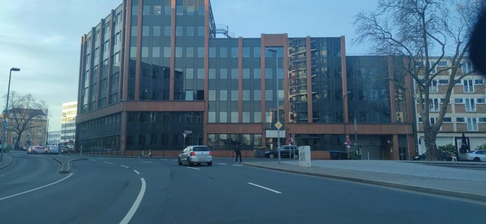 Street view near B&B HOTEL Düsseldorf-City, Düsseldorf-Pempelfort — © hiwi234 (CC BY-SA · Mapillary)