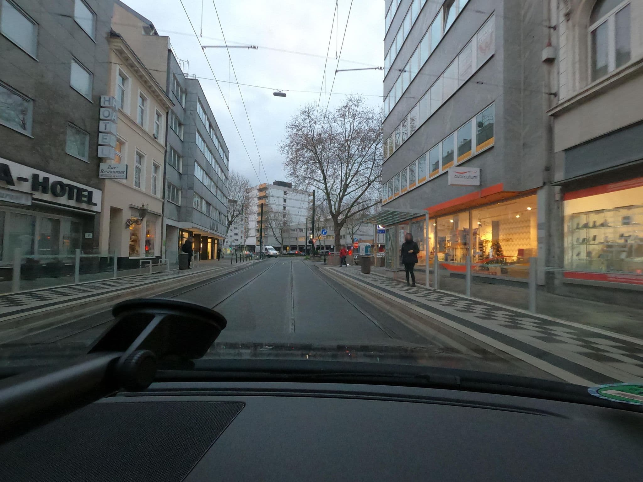 Street view near Hansa Hotel Düsseldorf, Düsseldorf-Pempelfort — © saschahaberkorn (CC BY-SA · Mapillary)