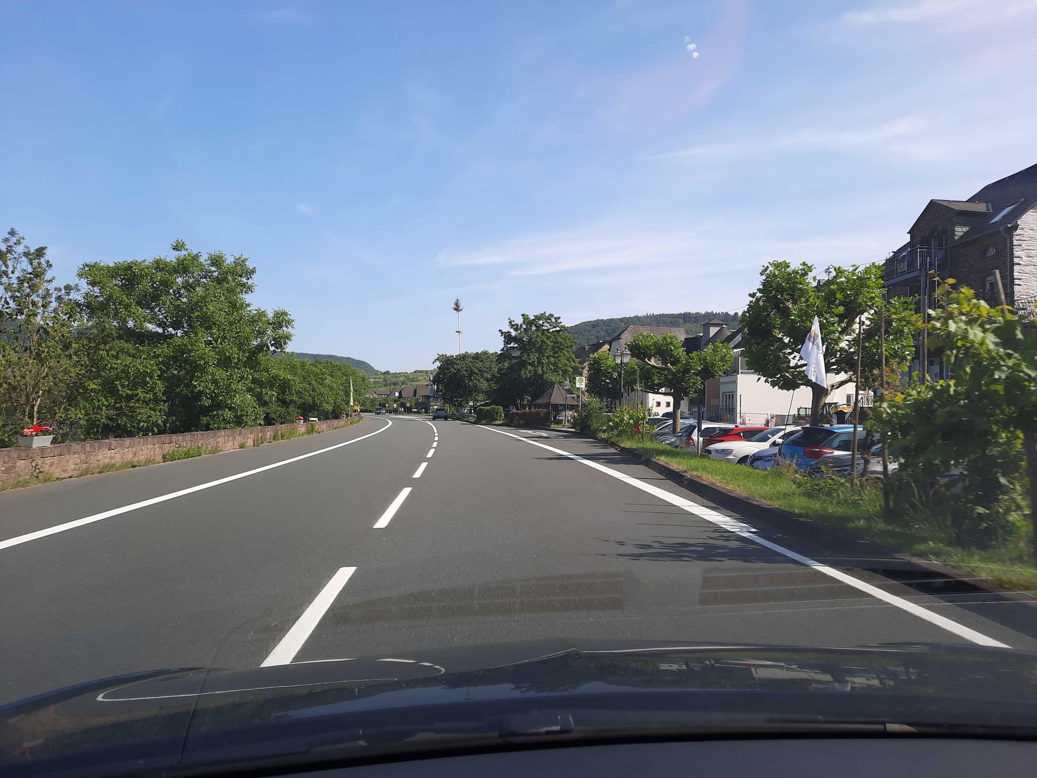 Street view near Hotel Hutter, Ediger-Eller — © Lowiekse (CC BY-SA · Mapillary)