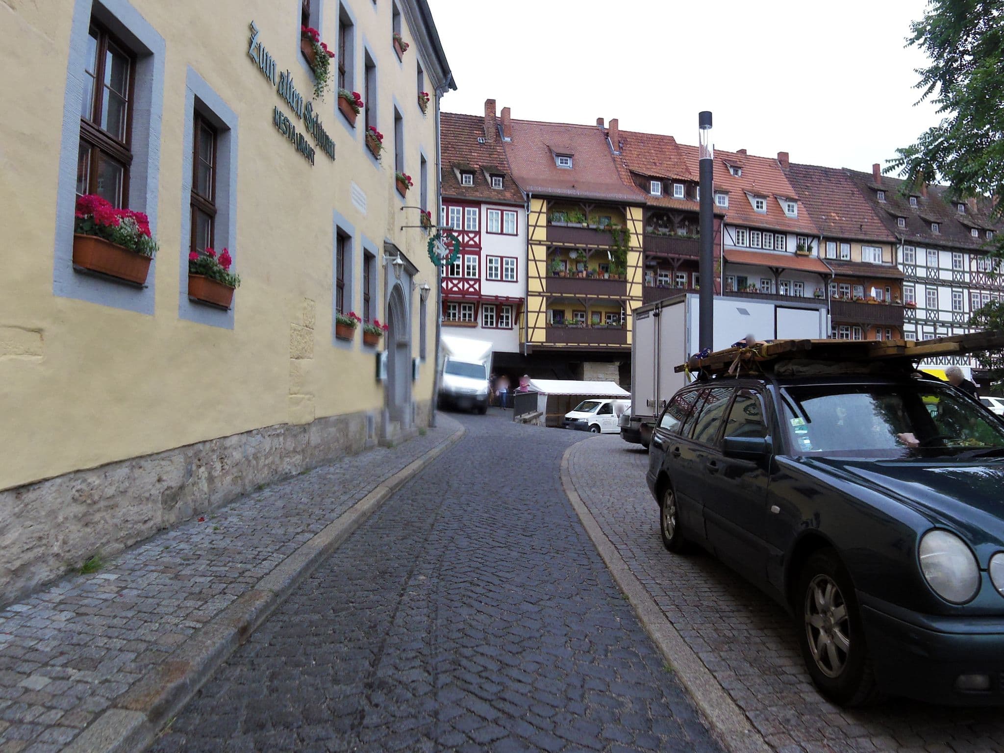 Street view near Hotel Erfurt "Krämerbrücke" Altstadt, Erfurt — © zoegglmeyr (CC BY-SA · Mapillary)