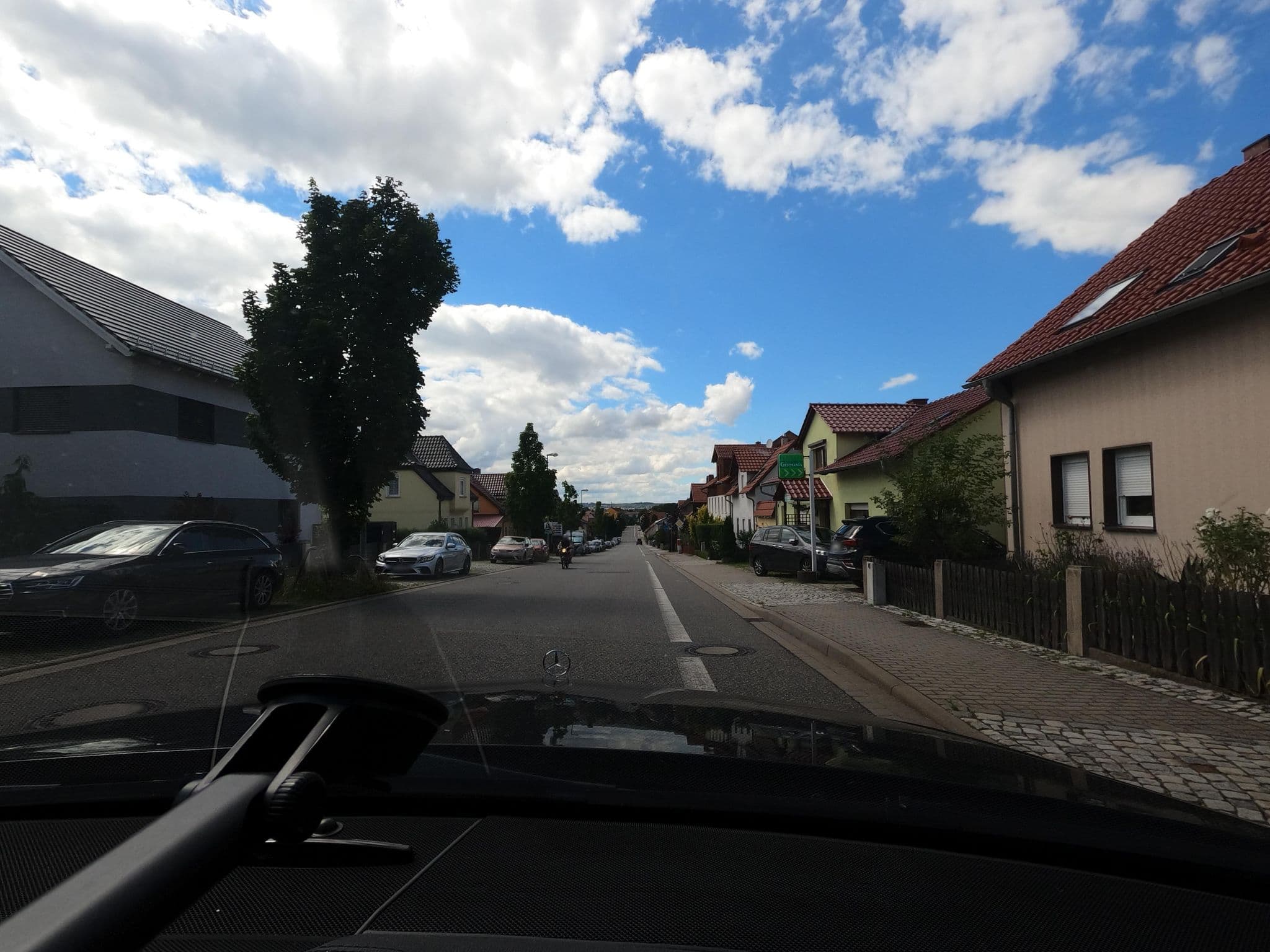 Street view near Pension „Haus Germania“, Erfurt — © saschahaberkorn (CC BY-SA · Mapillary)