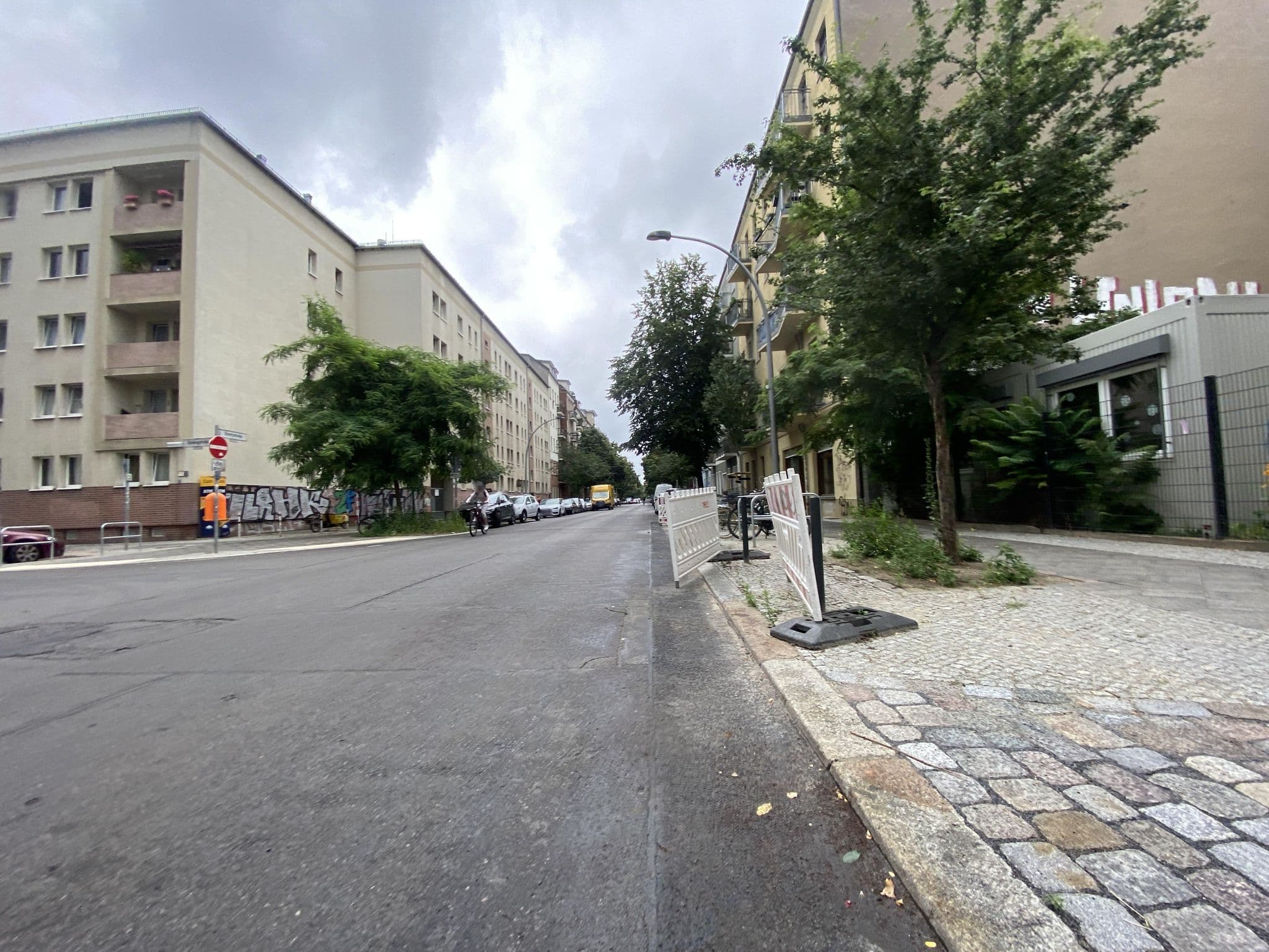 Street view near Hotel-Pension EBERTY, Friedrichshain — © eserte (CC BY-SA · Mapillary)
