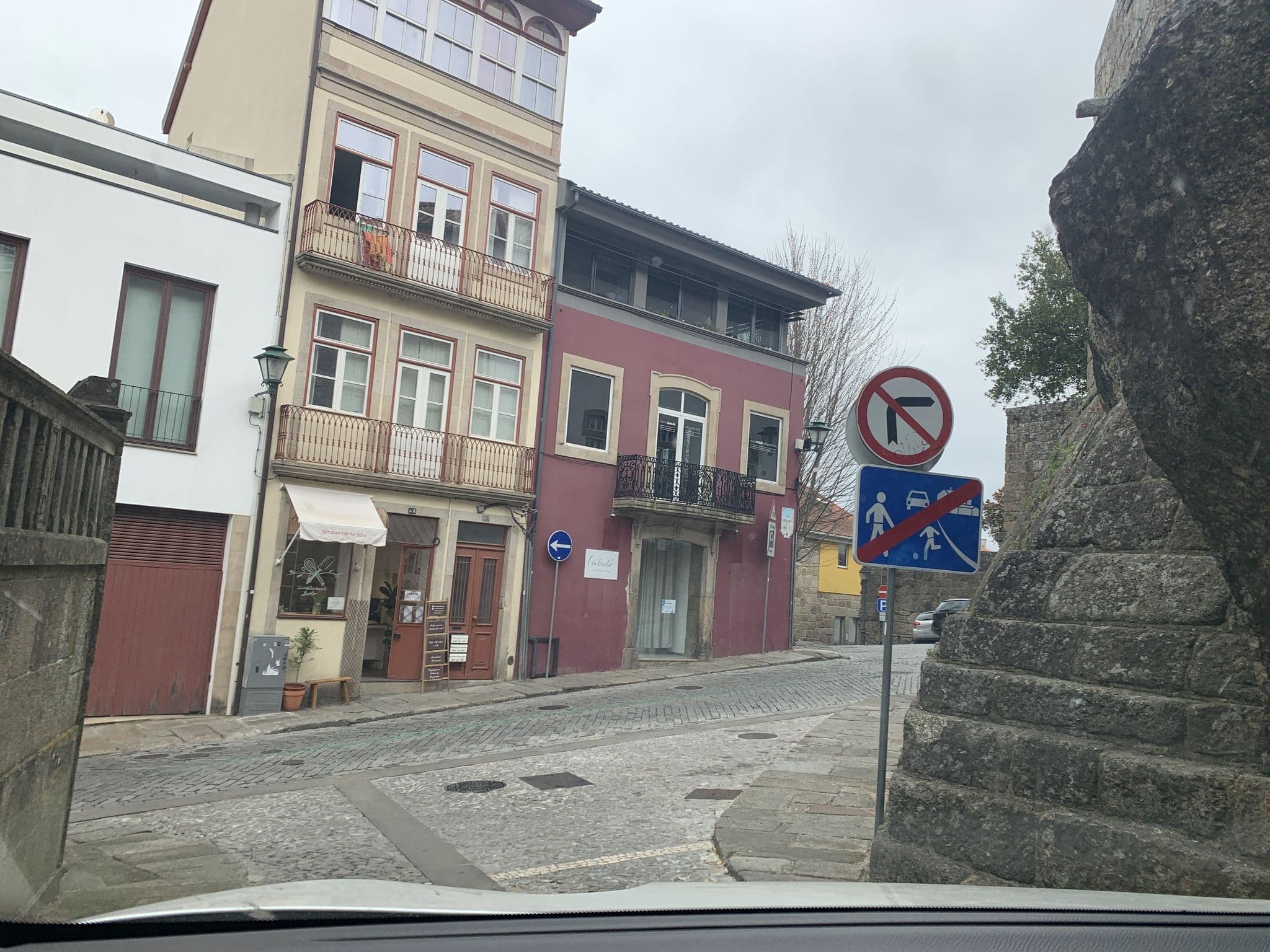 Street view near Montebelo Palácio dos Melos Viseu Historic Hotel, Viseu — © Domingues3D (CC BY-SA · Mapillary)