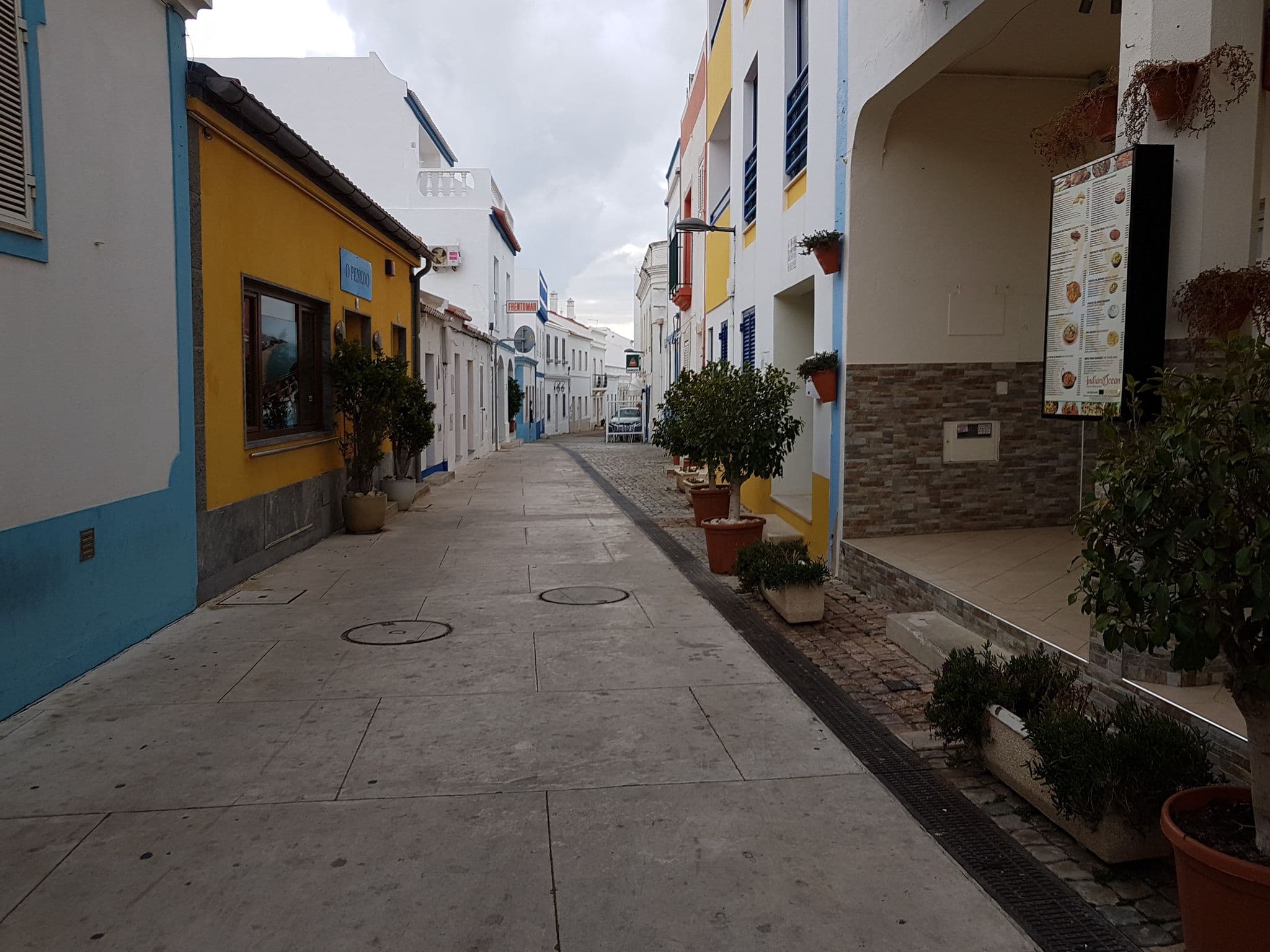 Street view near Apartamentos Rossio Mar, Albufeira — © jopparn (CC BY-SA · Mapillary)