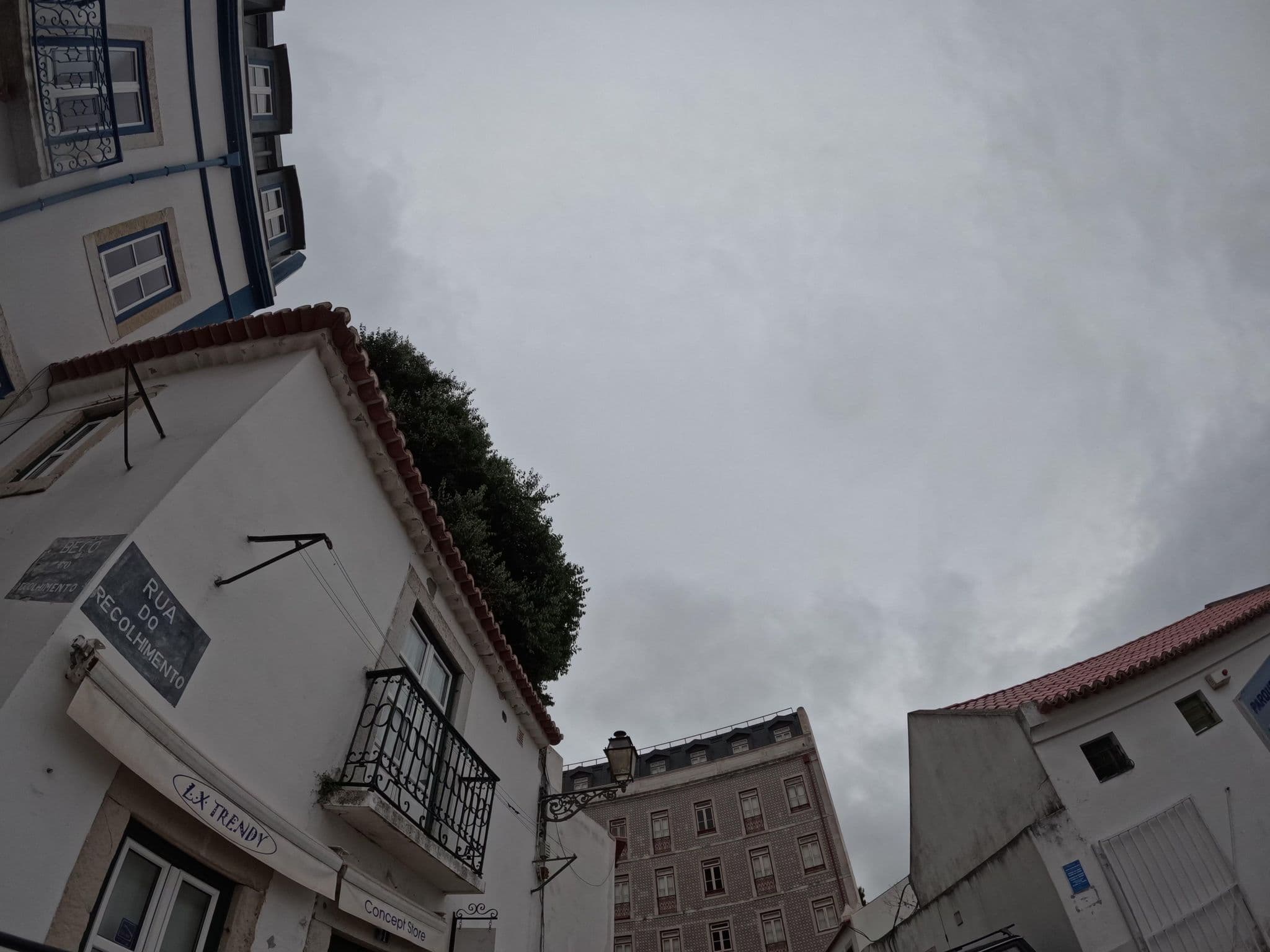Street view near Hermitage Castelo - Casa Saint Jorge, Alfama — © claudiop (CC BY-SA · Mapillary)