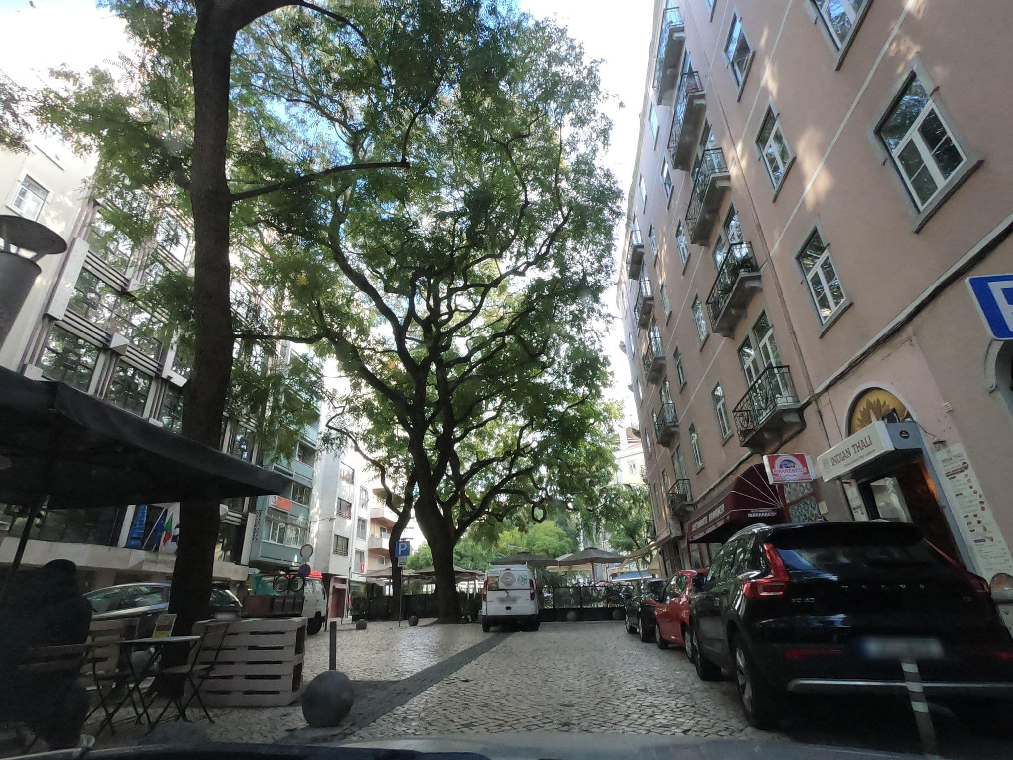 Street view near EVOLUTION Valbom Hotel, São Sebastião da Pedreira — © filohipo (CC BY-SA · Mapillary)