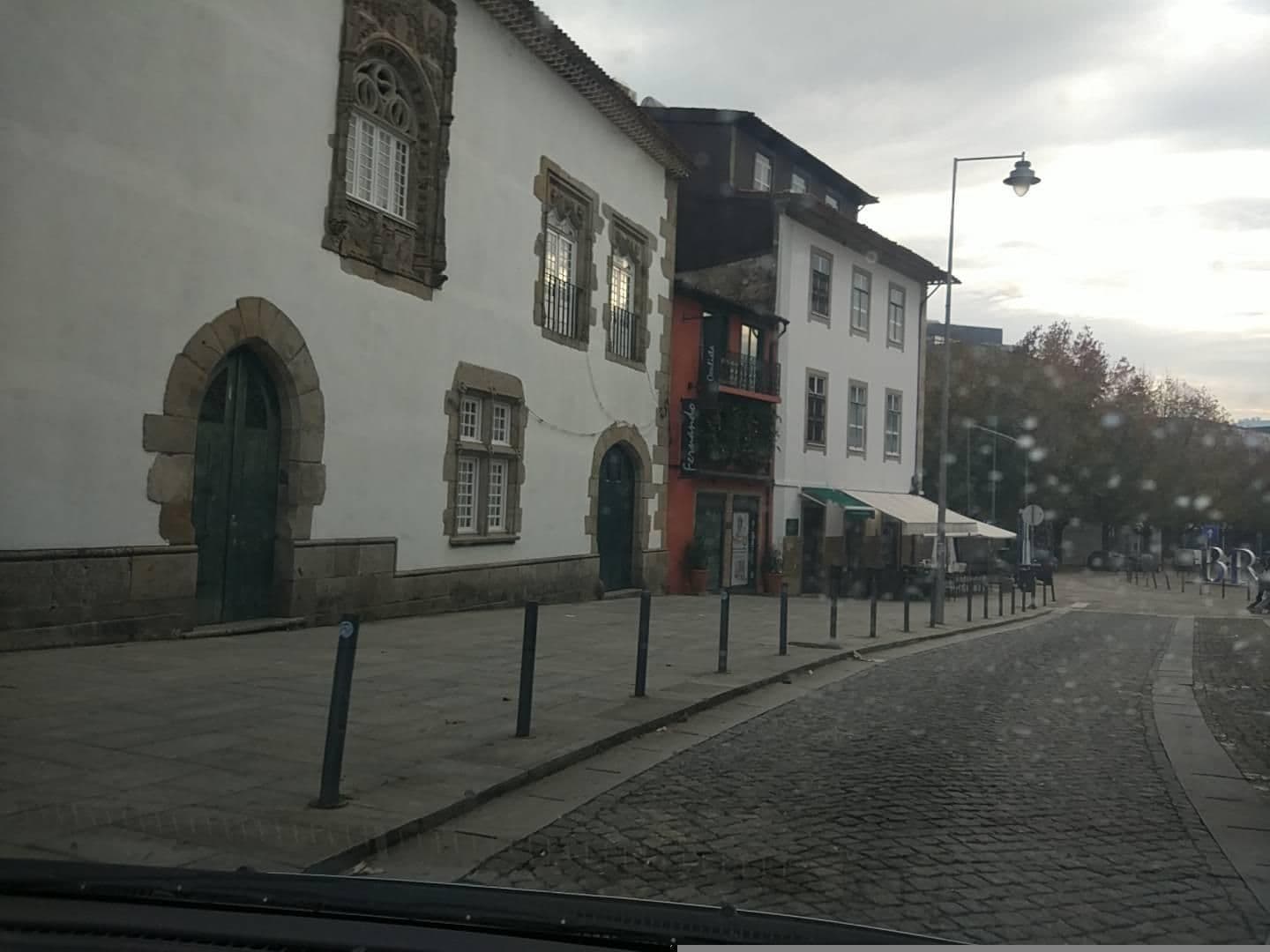 Street view near Vila Santa Cruz Guest House, Braga — © sanjorgepinho (CC BY-SA · Mapillary)