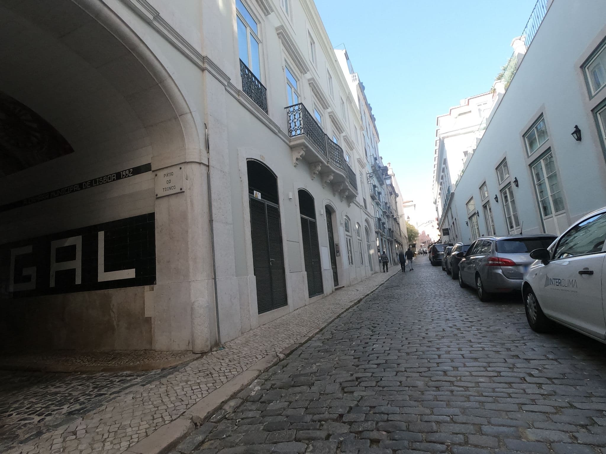 Street view near The One Palácio da Anunciada, São Mamede — © filohipo (CC BY-SA · Mapillary)