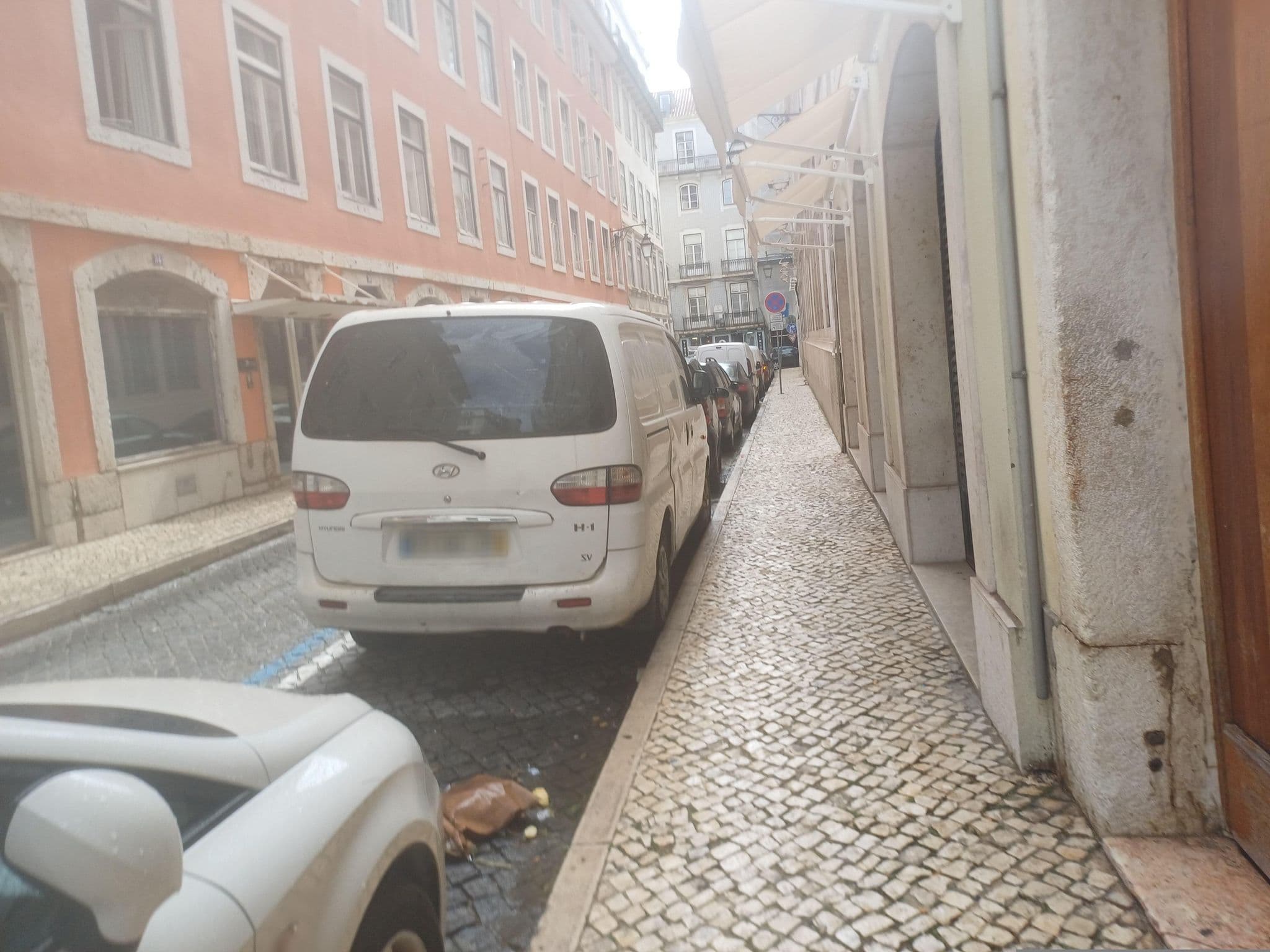 Street view near Sapateiros 44, Baixa — © beer119 (CC BY-SA · Mapillary)