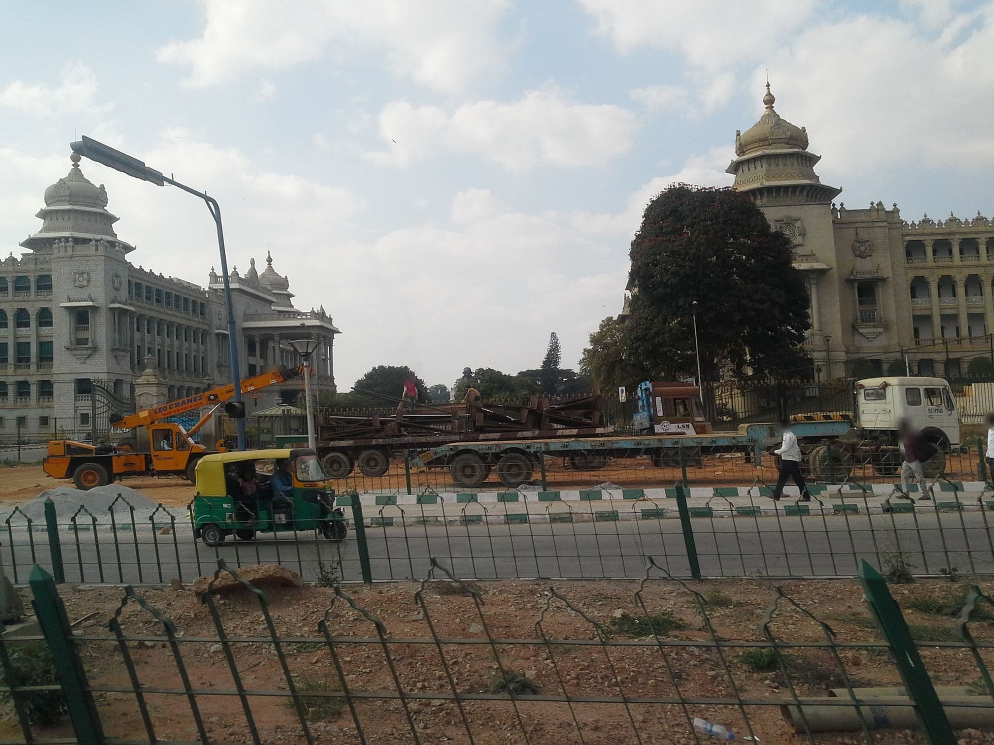 Street view near Shaanthaveri Gopala Gowda Circle, Bengaluru