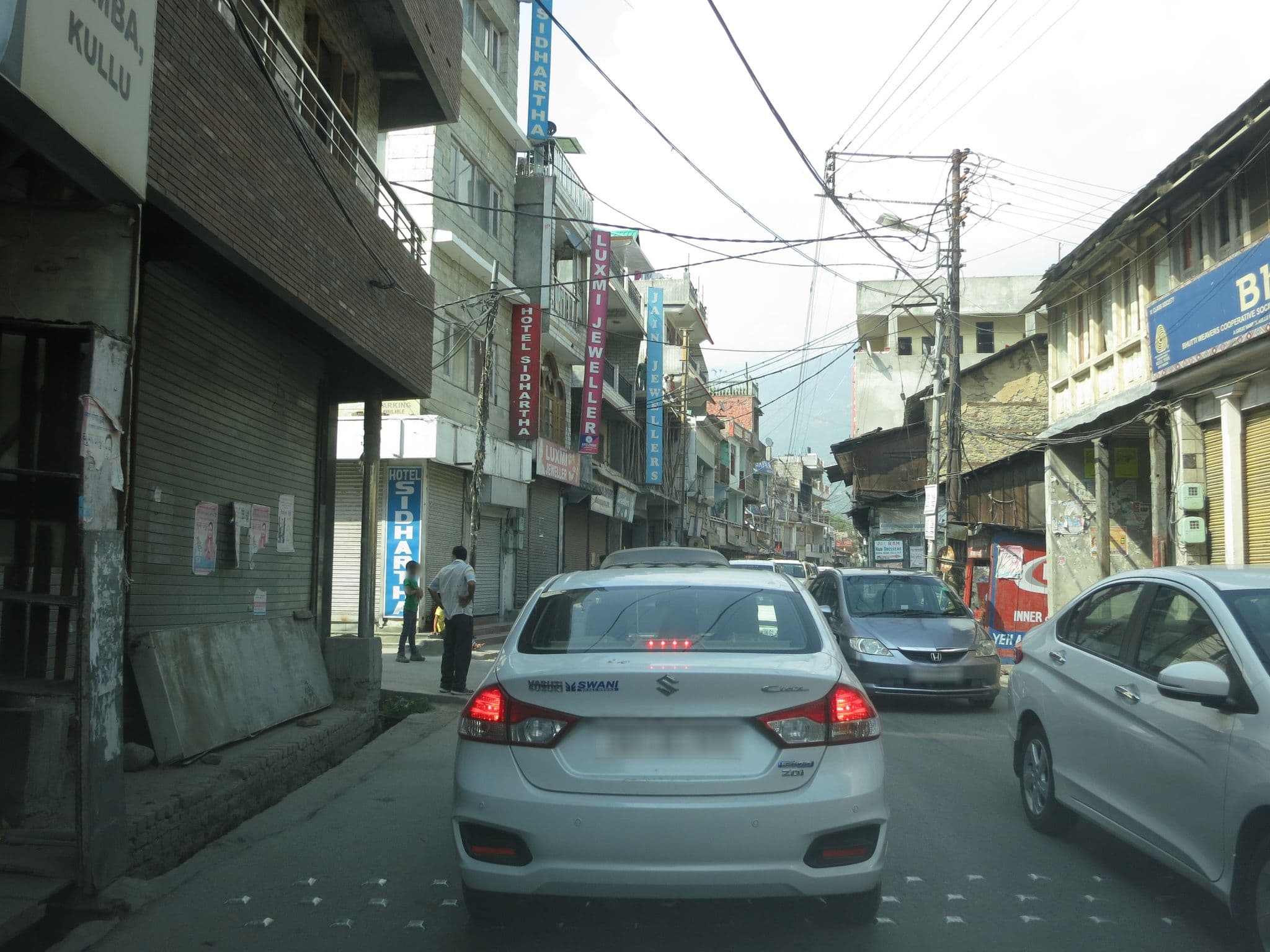 Street view near Hotel Sidhartha, Kulu