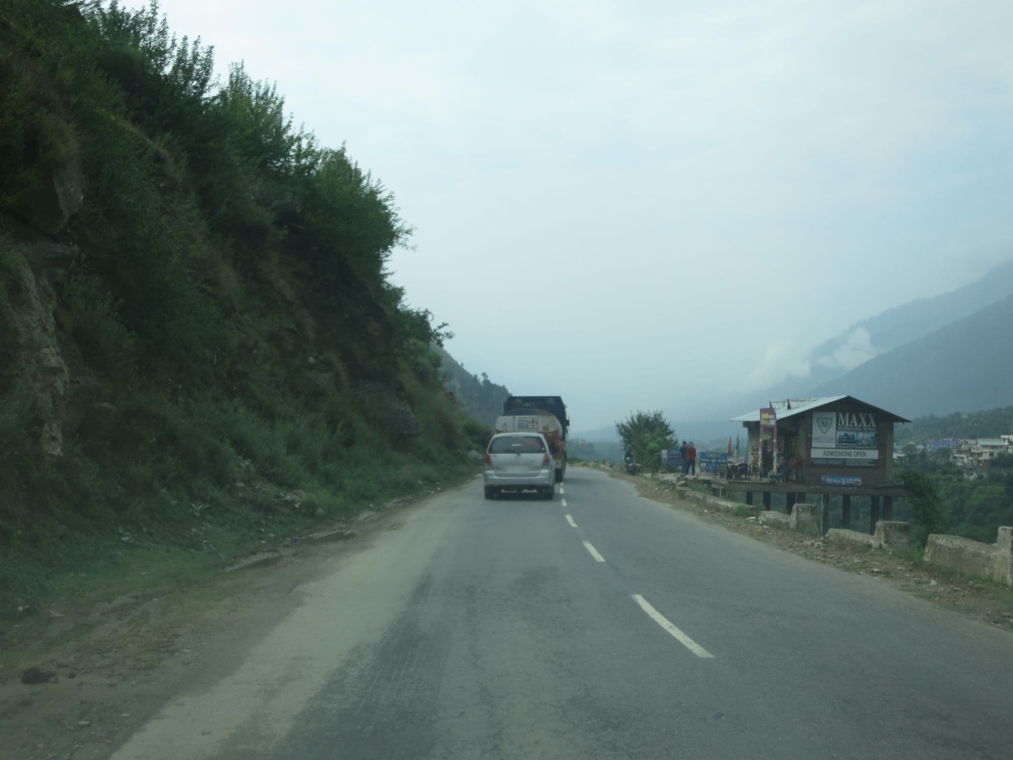 Street view near Beas View Homestay, Kulu