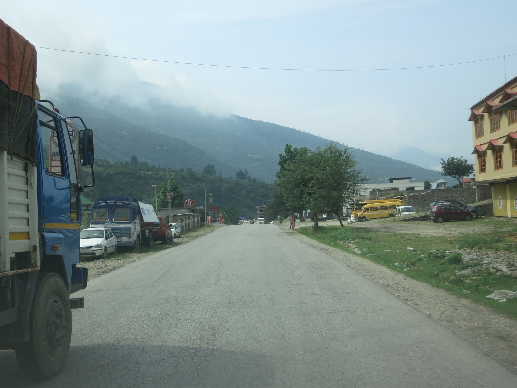 Street view near Dev Dham B&B, Bashing, Kulu