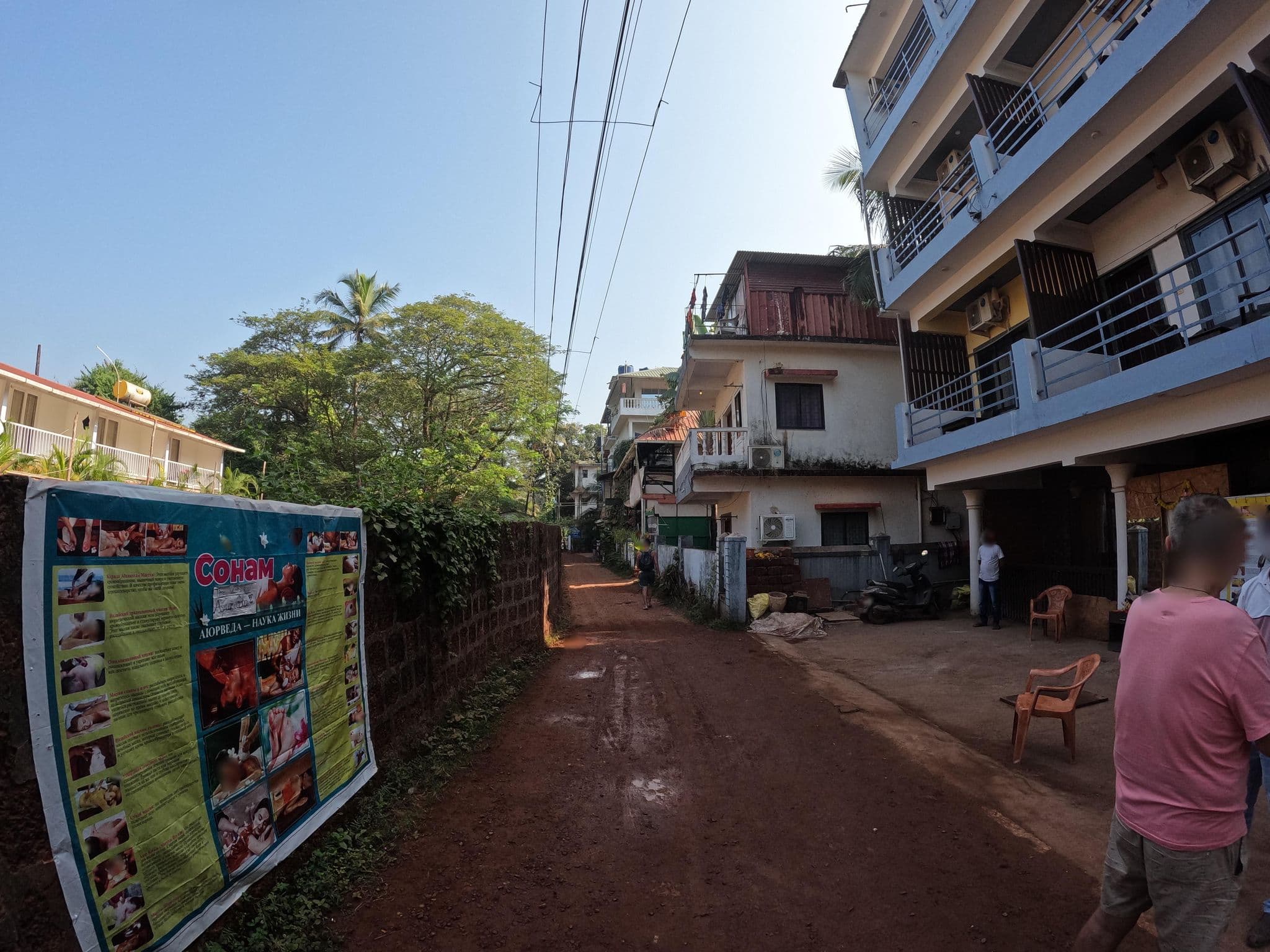 Street view near The Relic Guesthouse, Morjim — © lucomsky (CC BY-SA · Mapillary)