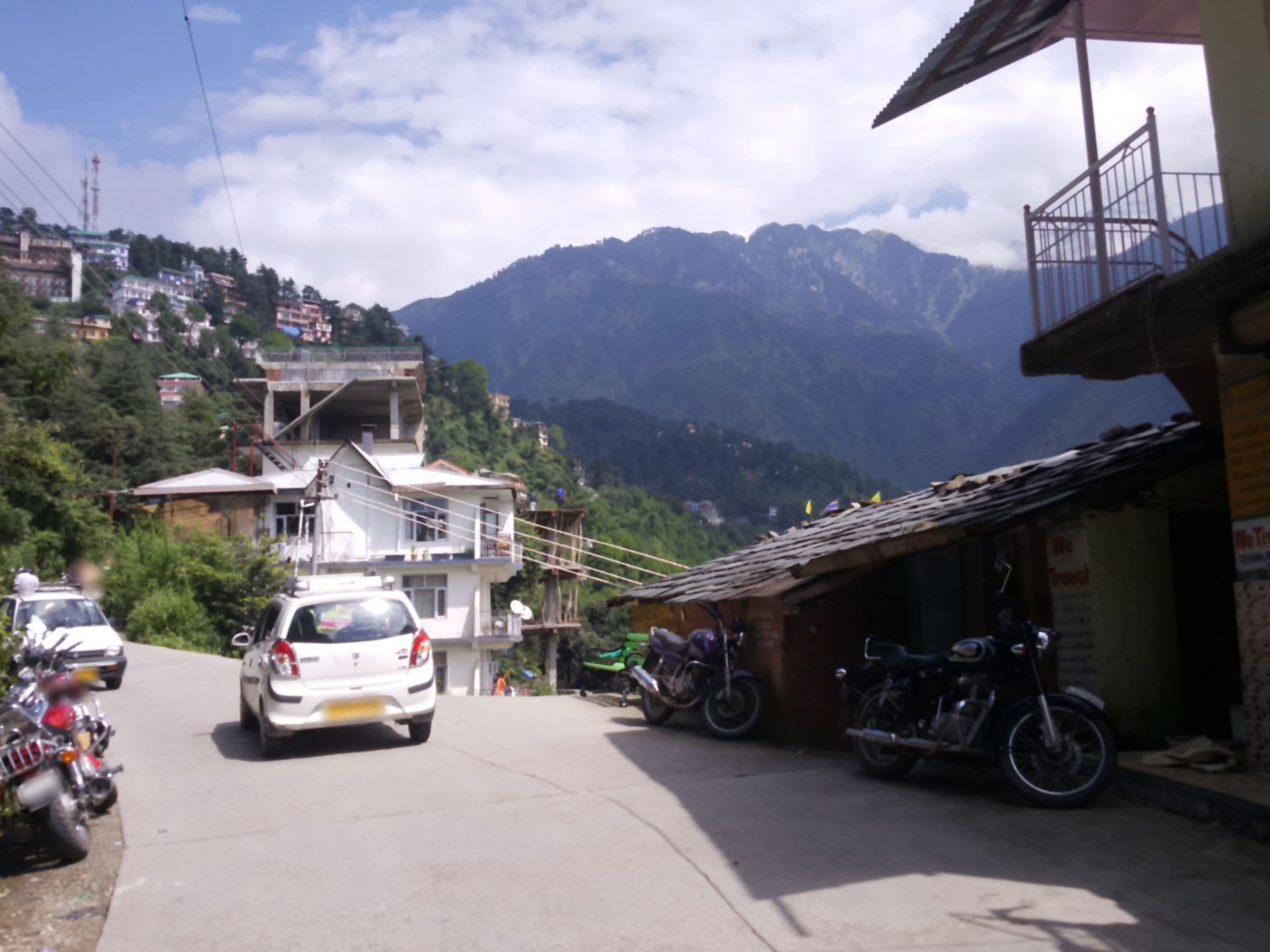 Street view near Blue Hills B&B McleodGanj, Dharamsala