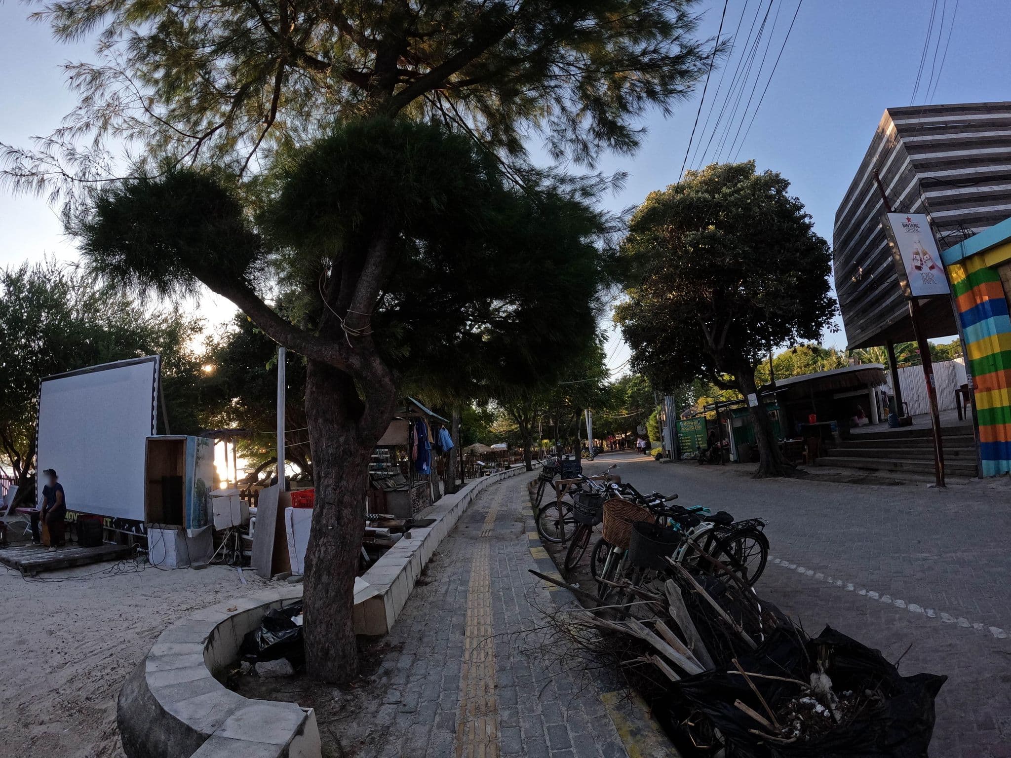 Street view near Royal Regantris Trawangan, Gili Trawangan — © lucomsky (CC BY-SA · Mapillary)
