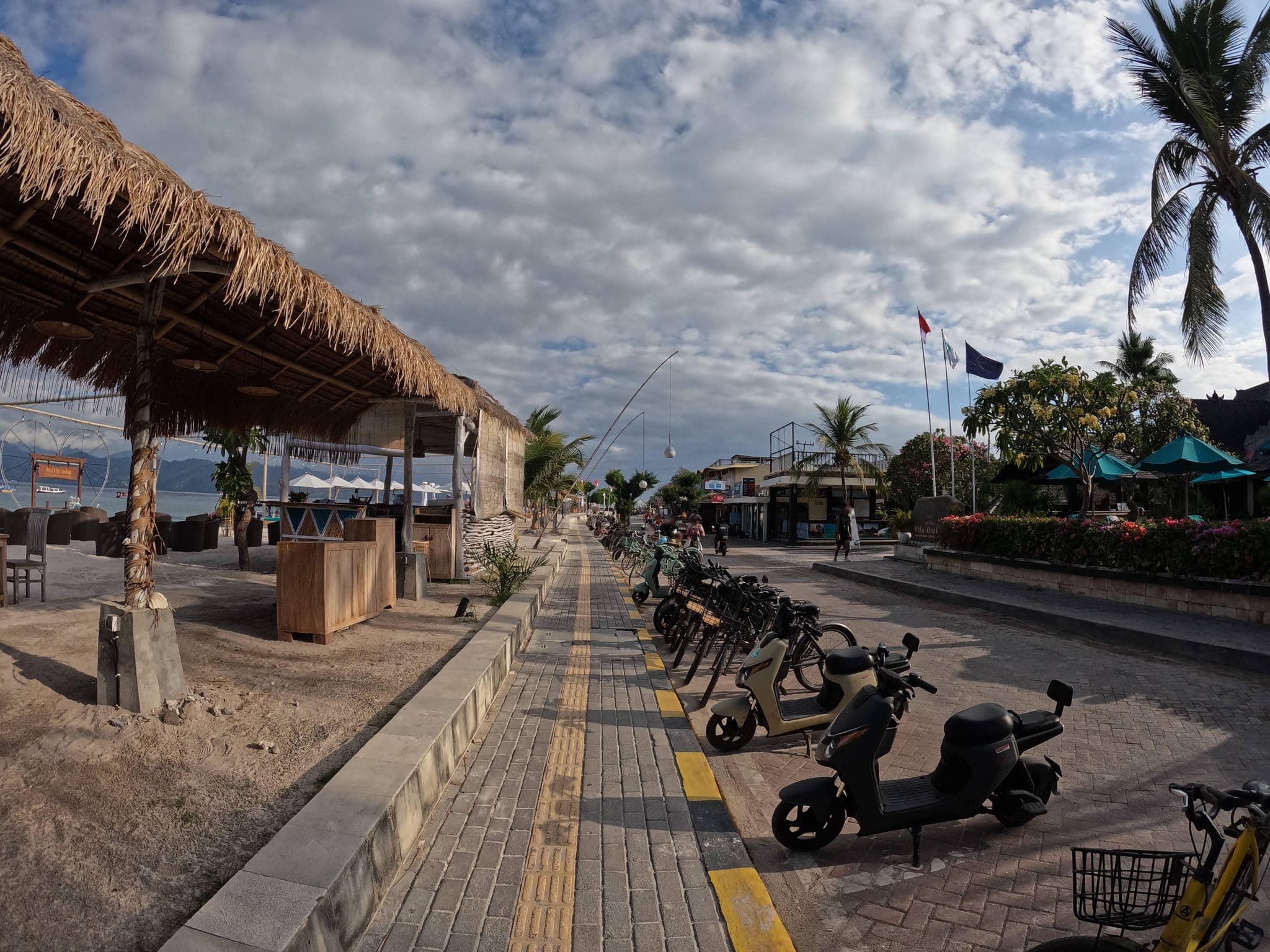 Street view near 2 Bedroom Private Pool Villa Near Beach in Gili Trawangan, Gili Trawangan — © lucomsky (CC BY-SA · Mapillary)
