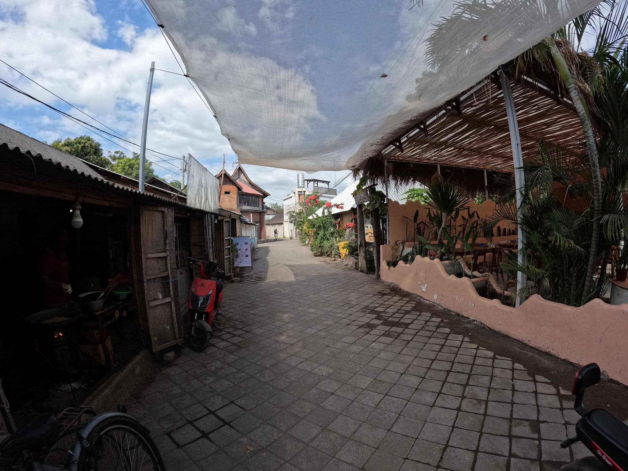 Street view near fullesguesthouse, Gili Trawangan