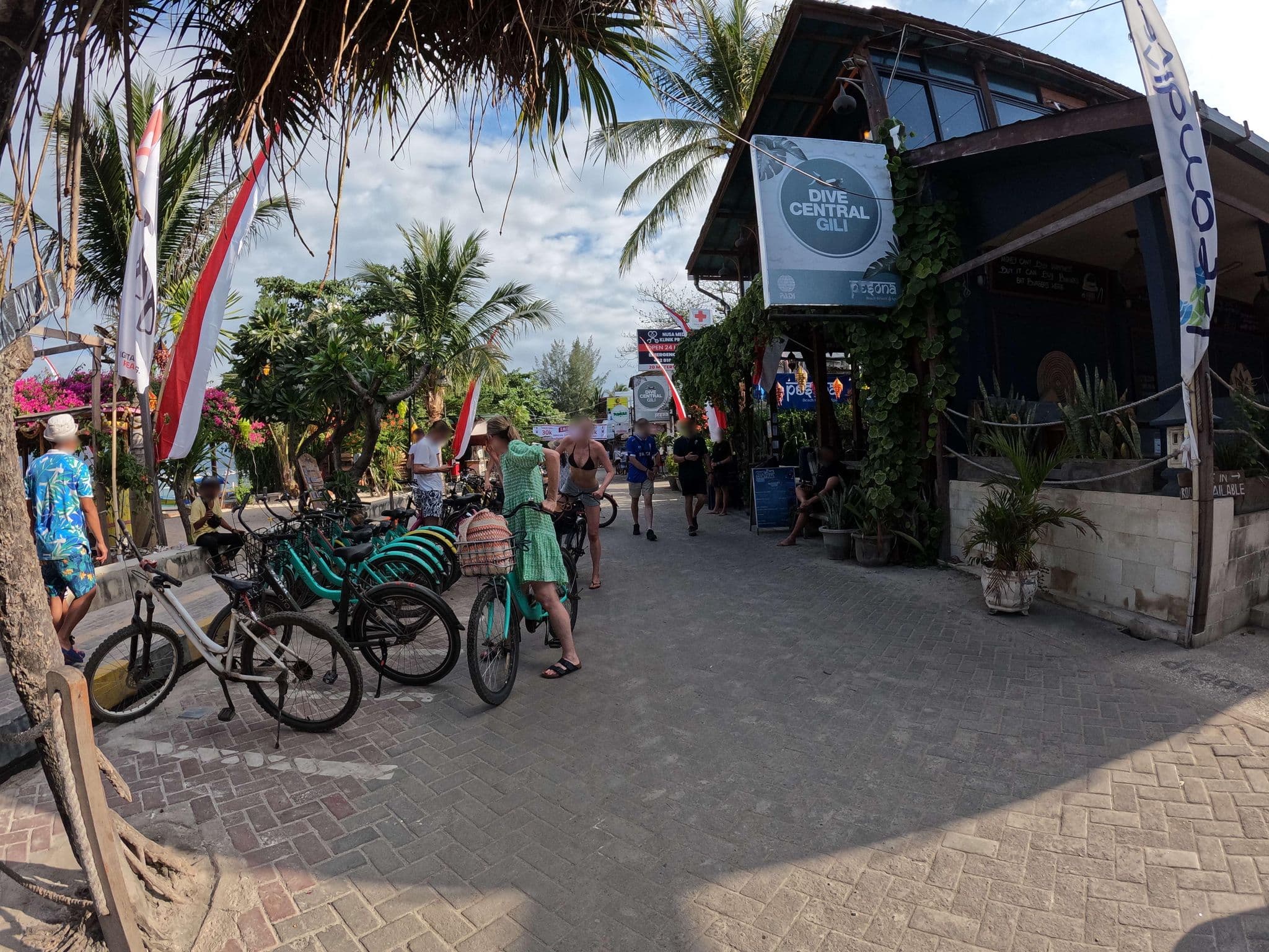 Street view near Casa de la Brisa BnB, Gili Trawangan — © lucomsky (CC BY-SA · Mapillary)