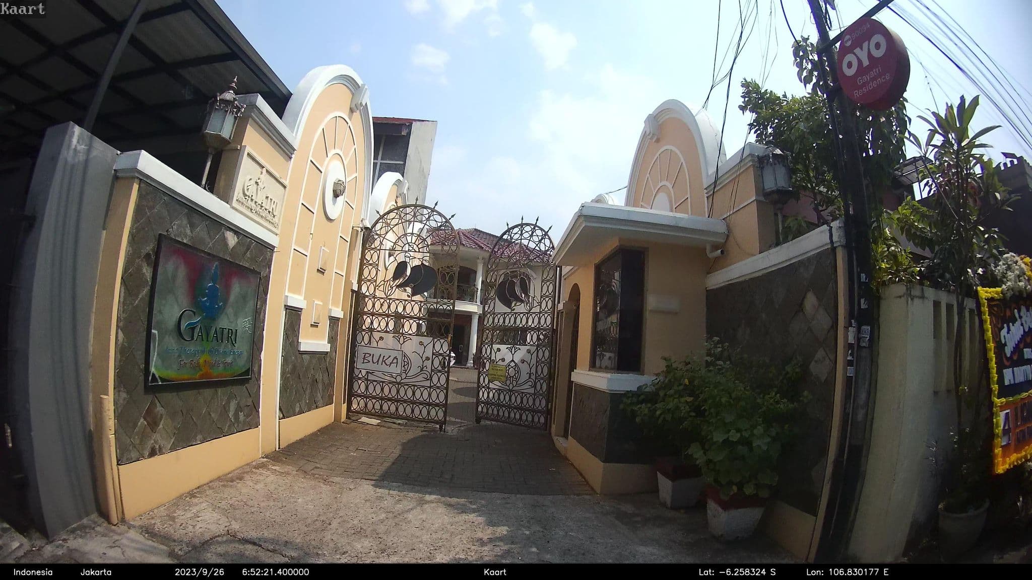 Street view near Gayatri Residence, Jakarta — © kaart_2 (CC BY-SA · Mapillary)