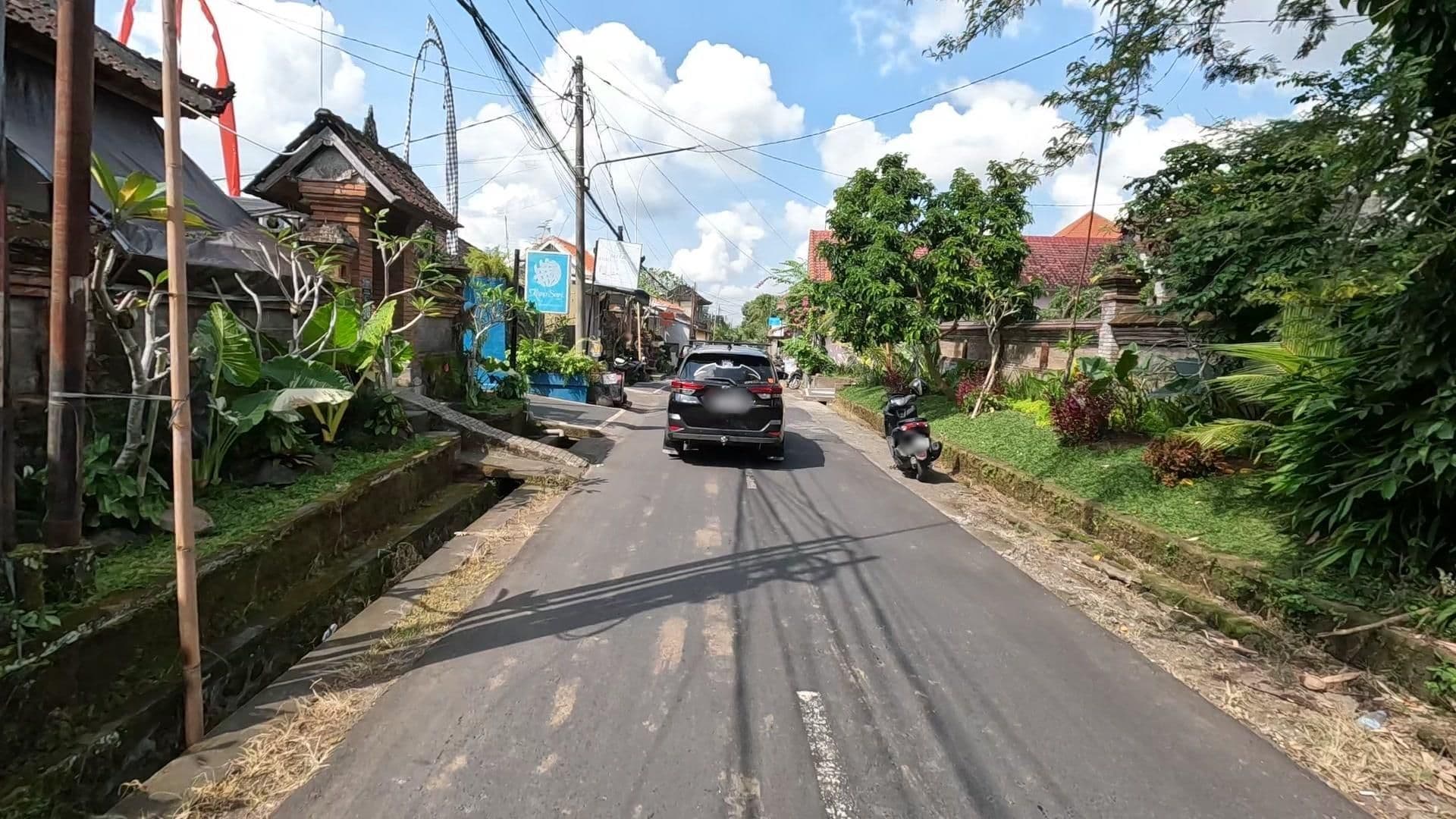 Street view near Kano Sari Ubud Villas, Ubud — © lucomsky (CC BY-SA · Mapillary)