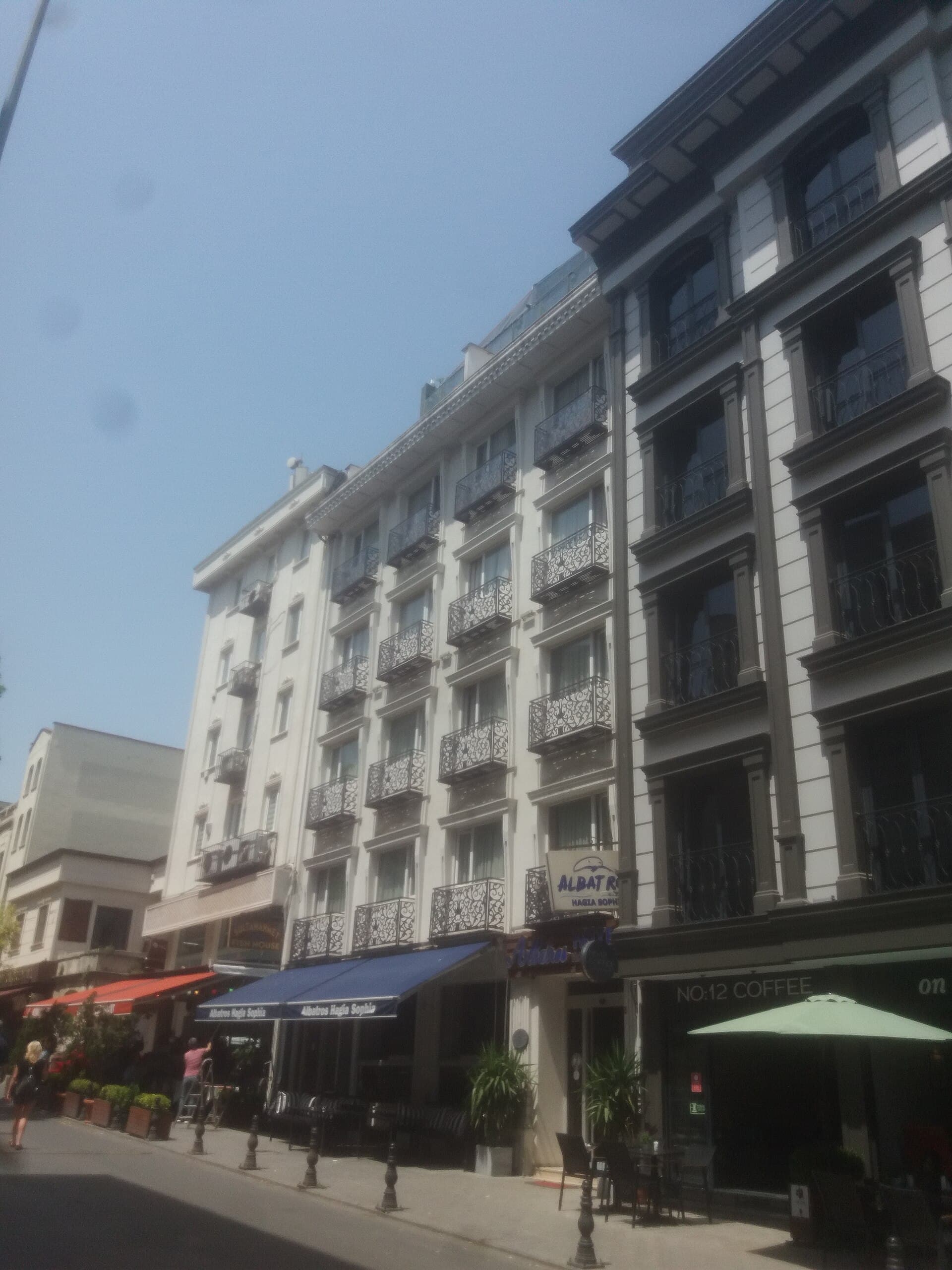 Albatros Hagia Sophia Hotel (via Wikimedia Commons, CC0)