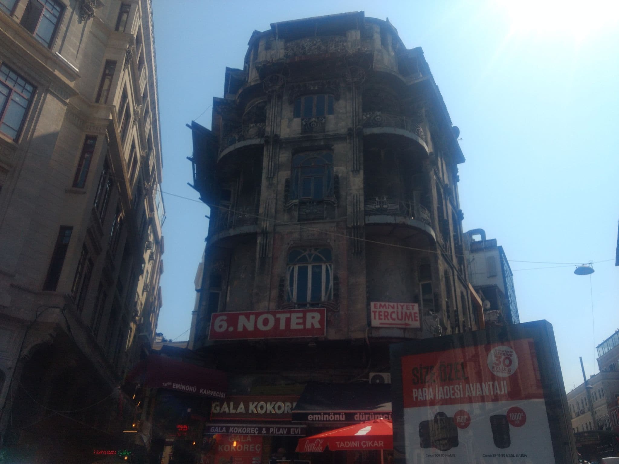Street view near Mercure İstanbul Sirkeci Hotel, Eminönü — © mapeadora (CC BY-SA · Mapillary)