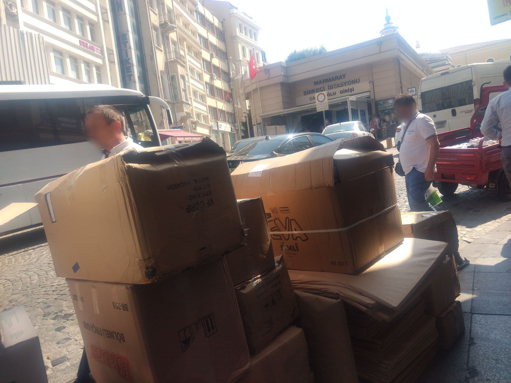Street view near Euro Design Hotel, Eminönü