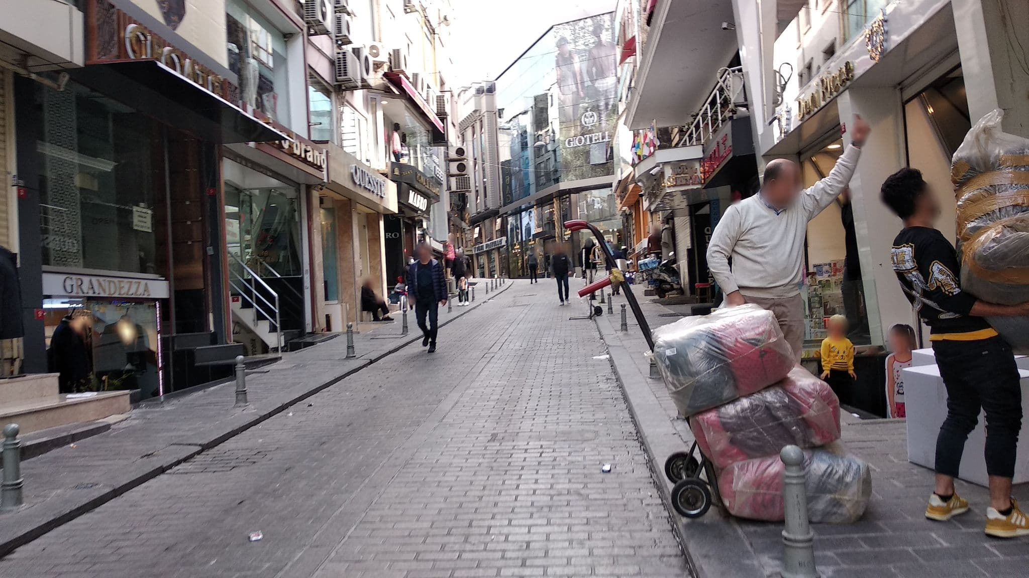 Street view near Laleli Gönen Hotel, Istanbul