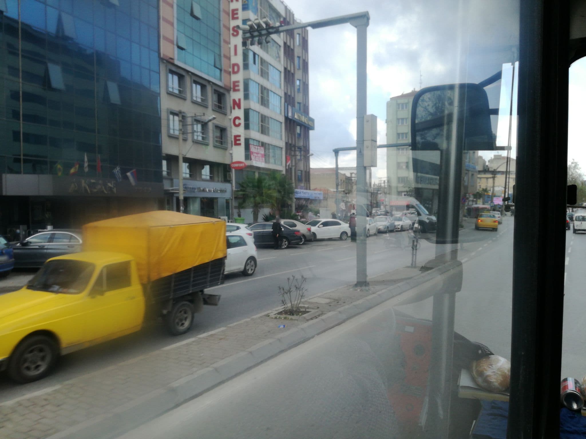 Street view near Best Western Hotel İzmir, İzmir — © thrsh (CC BY-SA · Mapillary)
